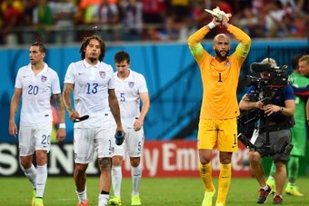 MANAUS, BRAZIL - JUNE 22:  Goalkeeper Tim Howard of the United States acknowledges the fans after a 2-2 draw in the 2014 FIFA World Cup Brazil Group G match between the United States and Portugal at Arena Amazonia on June 22, 2014 in Manaus, Brazil.  (Pho
