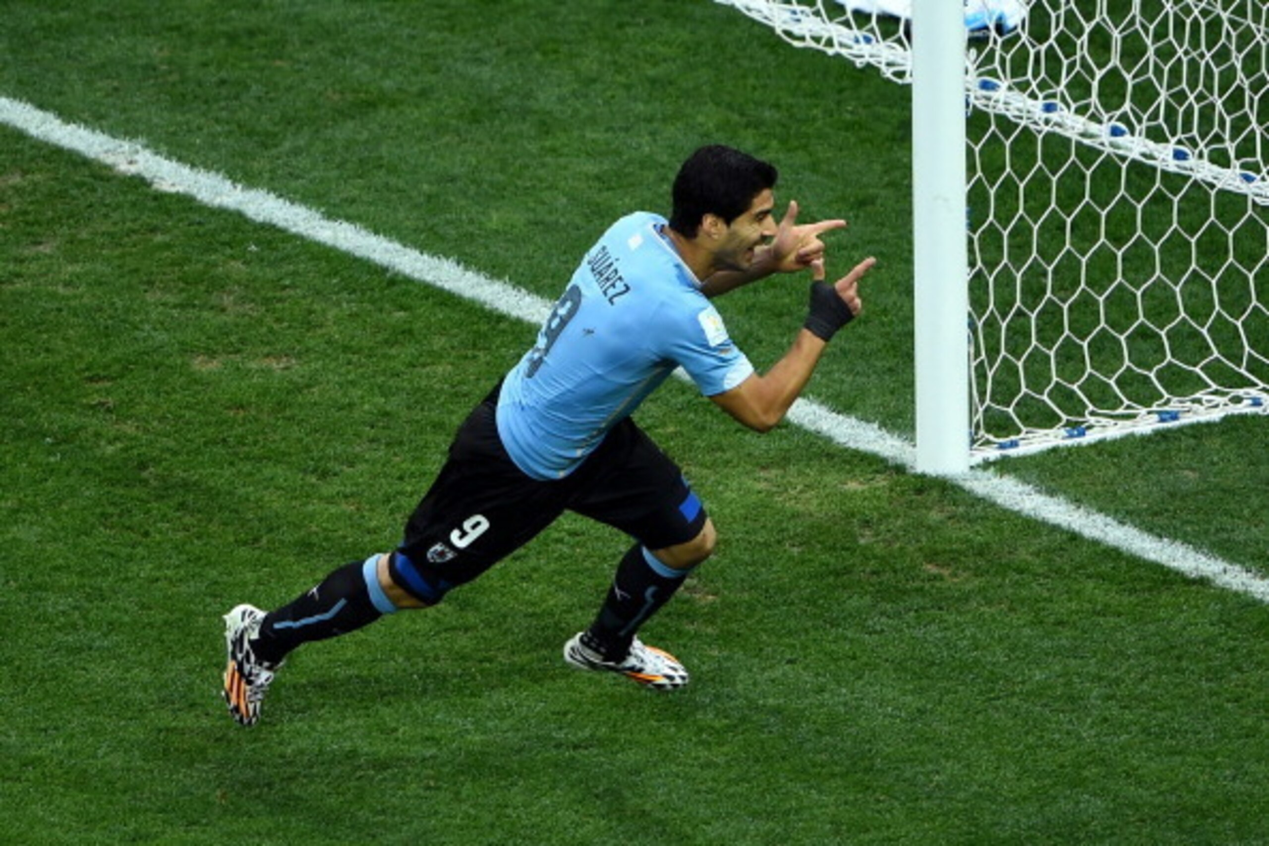 SAO PAULO, BRAZIL - JUNE 19:  Luis Suarez of Uruguay celebrates scoring his team's first goal during the 2014 FIFA World Cup Brazil Group D match between Uruguay and England at Arena de Sao Paulo on June 19, 2014 in Sao Paulo, Brazil.  (Photo by Matthias 