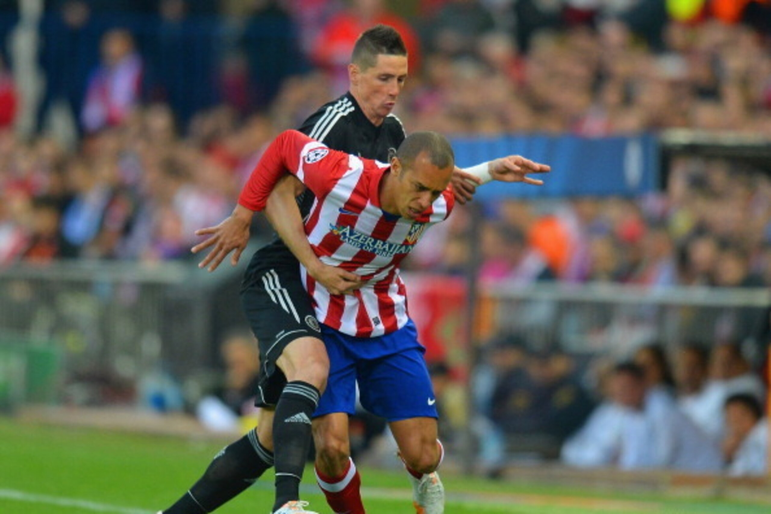 MADRID, SPAIN - APRIL 22: Fernando Torres of Chelsea and Miranda of Club Atletico de Madrid battle for the ball during the UEFA Champions League Semi Final first leg match between Club Atletico de Madrid and Chelsea at Vicente Calderon Stadium on April 2 MADRID, SPAIN - APRIL 22: Fernando Torres of Chelsea and Miranda of Club Atletico de Madrid battle for the ball during the UEFA Champions League Semi Final first leg match between Club Atletico de Madrid and Chelsea at Vicente Calderon Stadium on April 2