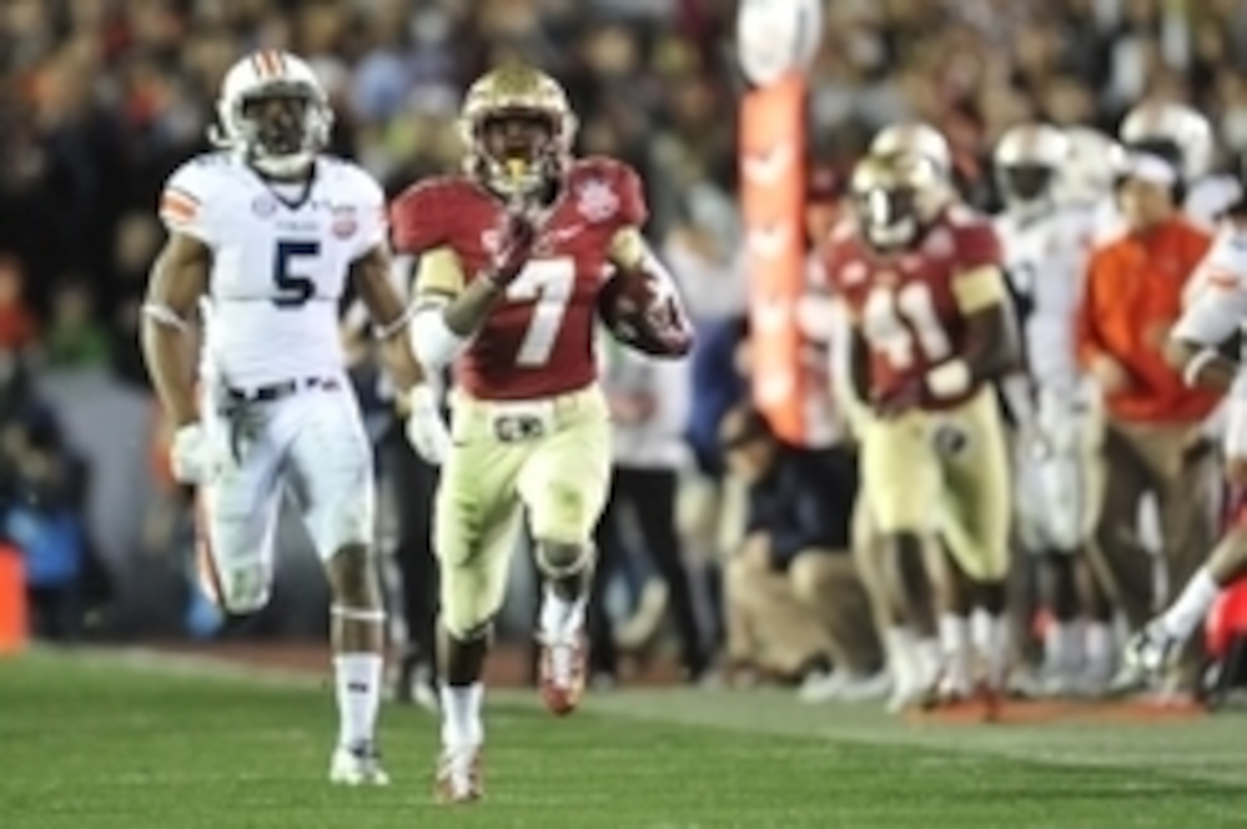 Jan 6, 2014; Pasadena, CA, USA; Florida State Seminoles wide receiver Kermit Whitfield (7) runs a touchdown past Auburn Tigers wide receiver Ricardo Louis (5) during the second half of the 2014 BCS National Championship game at the Rose Bowl.  Mandatory C