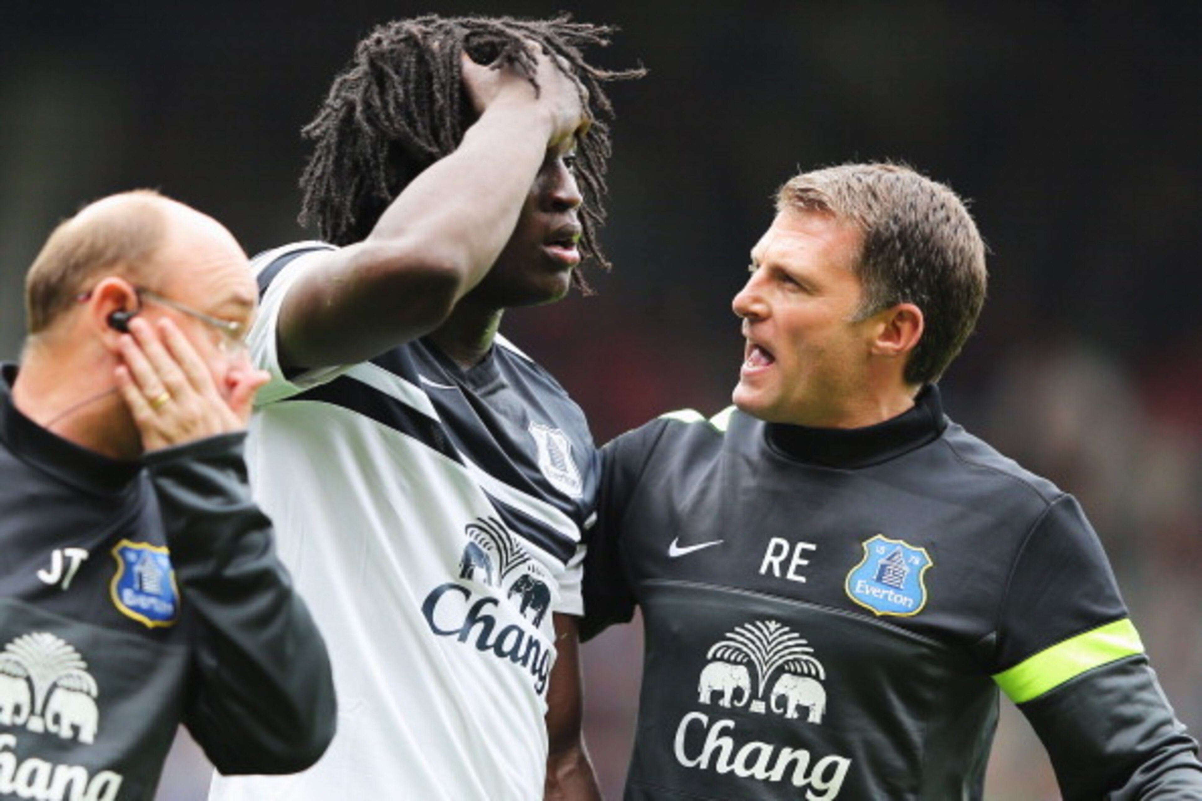 LONDON, ENGLAND - SEPTEMBER 21:  Romelu Lukaku of Everton is injured following a collision during the Barclays Premier League match between West Ham United and Everton at the Boleyn Ground on September 21, 2013 in London, England.  (Photo by Ian Walton/Ge