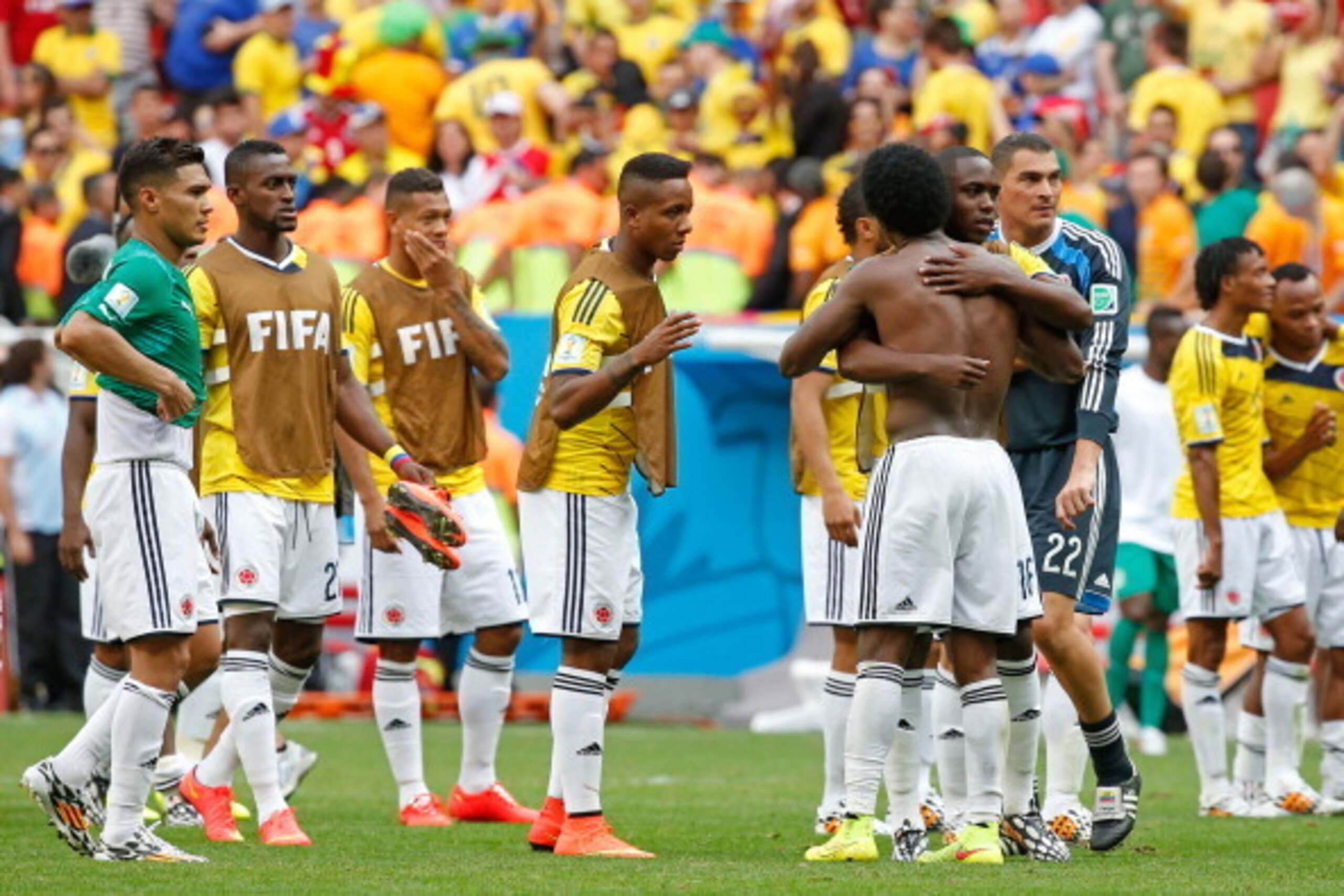 BRASILIA, BRAZIL - JUNE 19: Colombia celebrate after defeating the Ivory Coast 2-1 during the 2014 FIFA World Cup Brazil Group C match between Colombia and Cote D'Ivoire at Estadio Nacional on June 19, 2014 in Brasilia, Brazil.  (Photo by Gabriel Rossi/Ge
