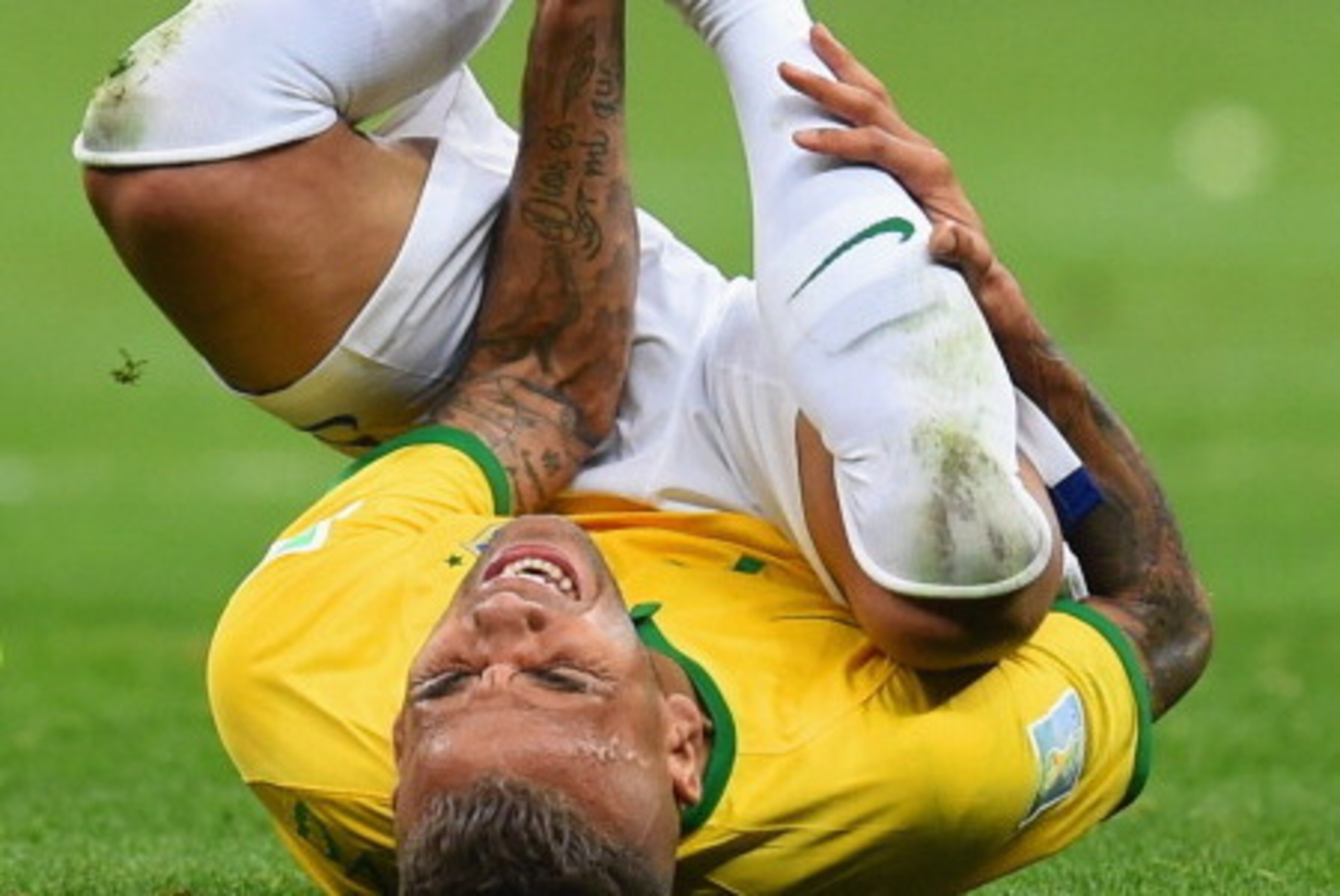 BRASILIA, BRAZIL - JUNE 23: Dani Alves of Brazil lies on the field during the 2014 FIFA World Cup Brazil Group A match between Cameroon and Brazil at Estadio Nacional on June 23, 2014 in Brasilia, Brazil. (Photo by Stu Forster/Getty Images) BRASILIA, BRAZIL - JUNE 23: Dani Alves of Brazil lies on the field during the 2014 FIFA World Cup Brazil Group A match between Cameroon and Brazil at Estadio Nacional on June 23, 2014 in Brasilia, Brazil. (Photo by Stu Forster/Getty Images)