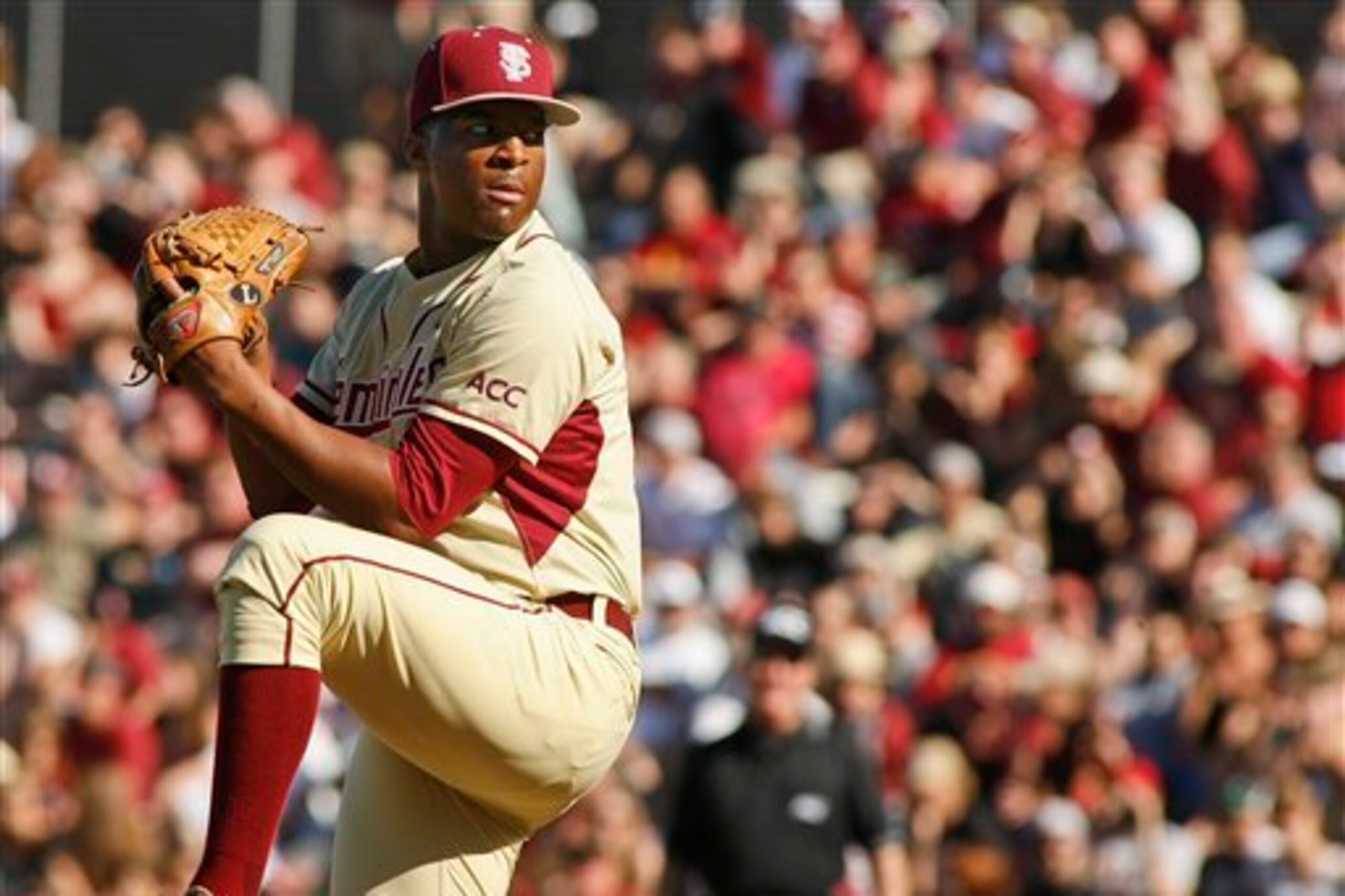 Jameis Winston pitching for the Seminoles.