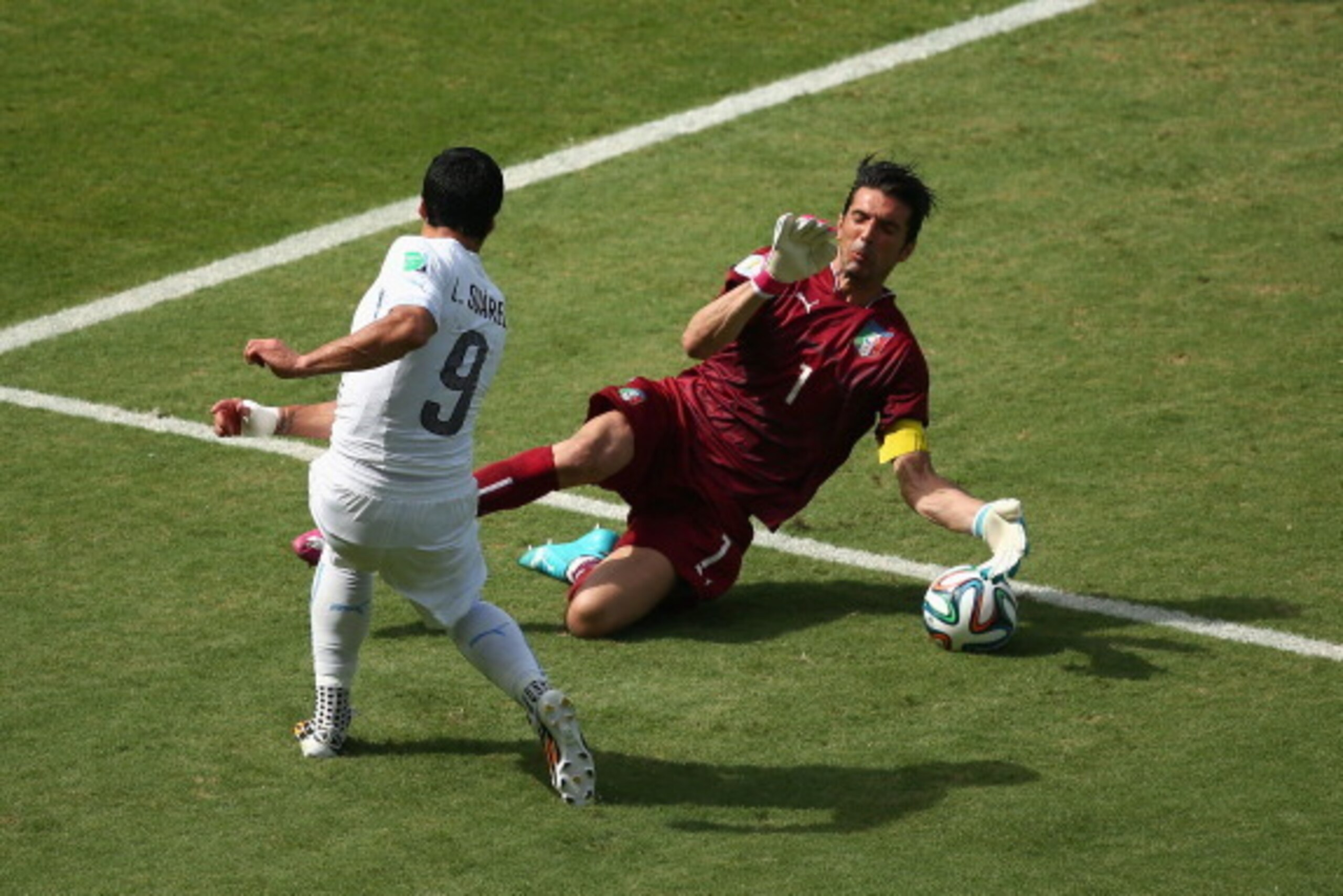 NATAL, BRAZIL - JUNE 24:  Gianluigi Buffon of Italy makes a save from Luis Suarez of Uruguay during the 2014 FIFA World Cup Brazil Group D match between Italy and Uruguay at Estadio das Dunas on June 24, 2014 in Natal, Brazil.  (Photo by Julian Finney/Get