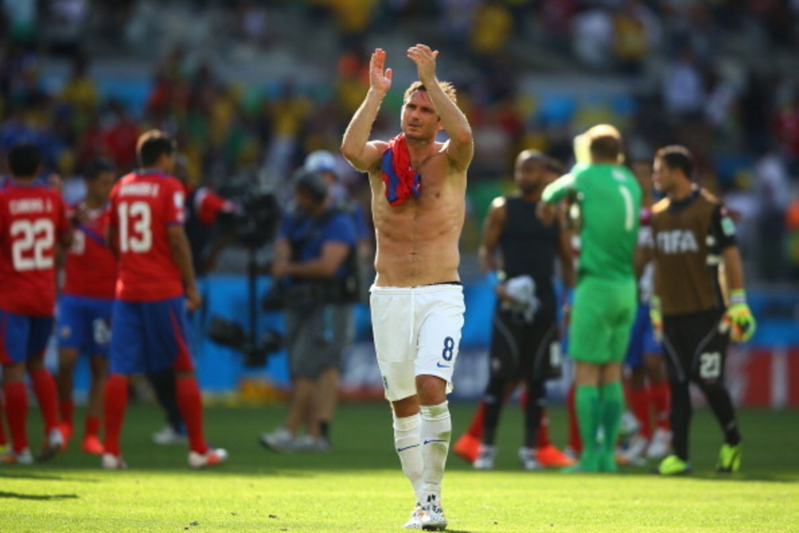 BELO HORIZONTE, BRAZIL - JUNE 24:  Frank Lampard of England acknowledges the fans after a 0-0 draw during the 2014 FIFA World Cup Brazil Group D match between Costa Rica and England at Estadio Mineirao on June 24, 2014 in Belo Horizonte, Brazil.  (Photo b