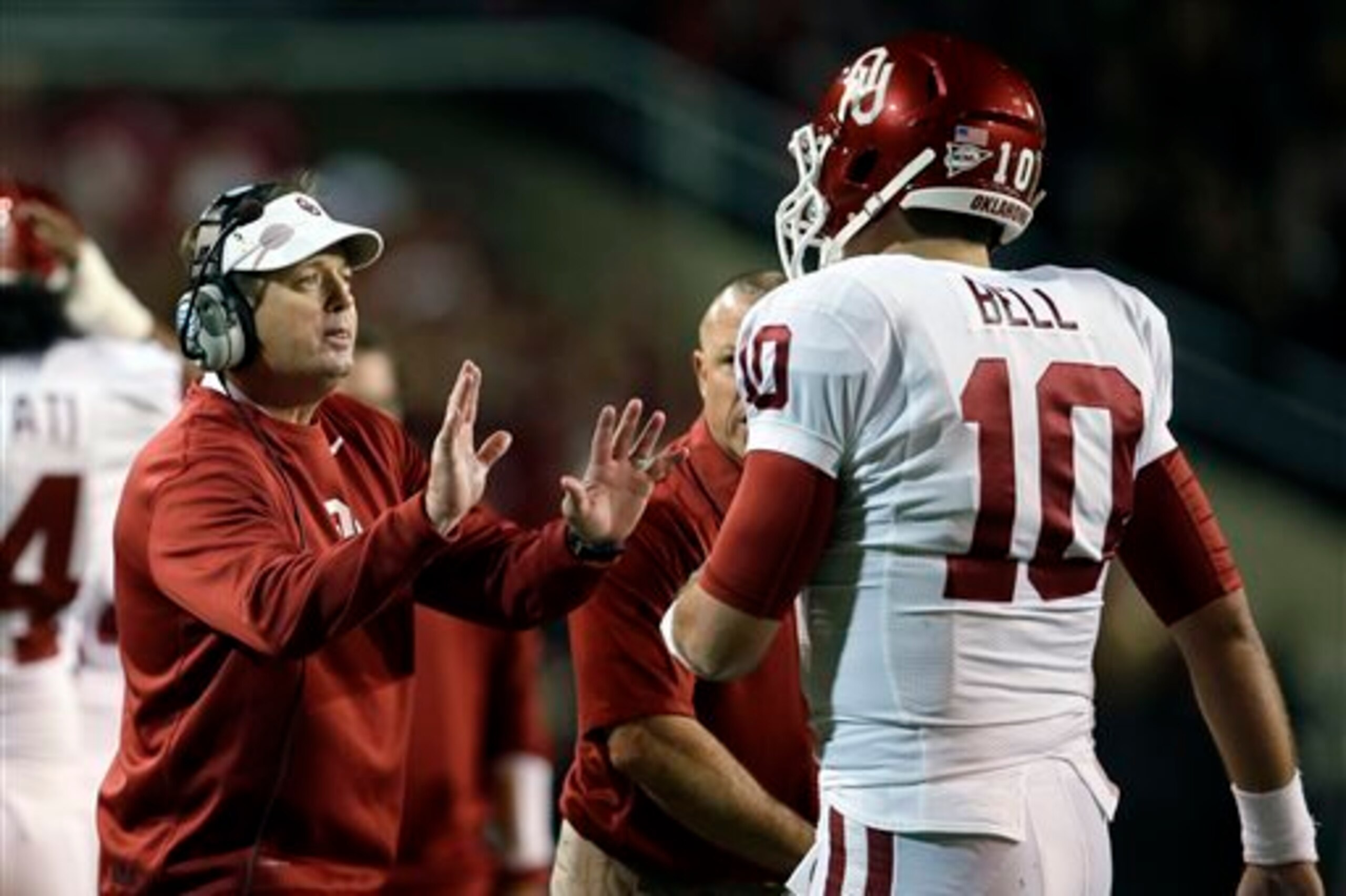 Can Bell (right) help put OU's tight end woes in the past?