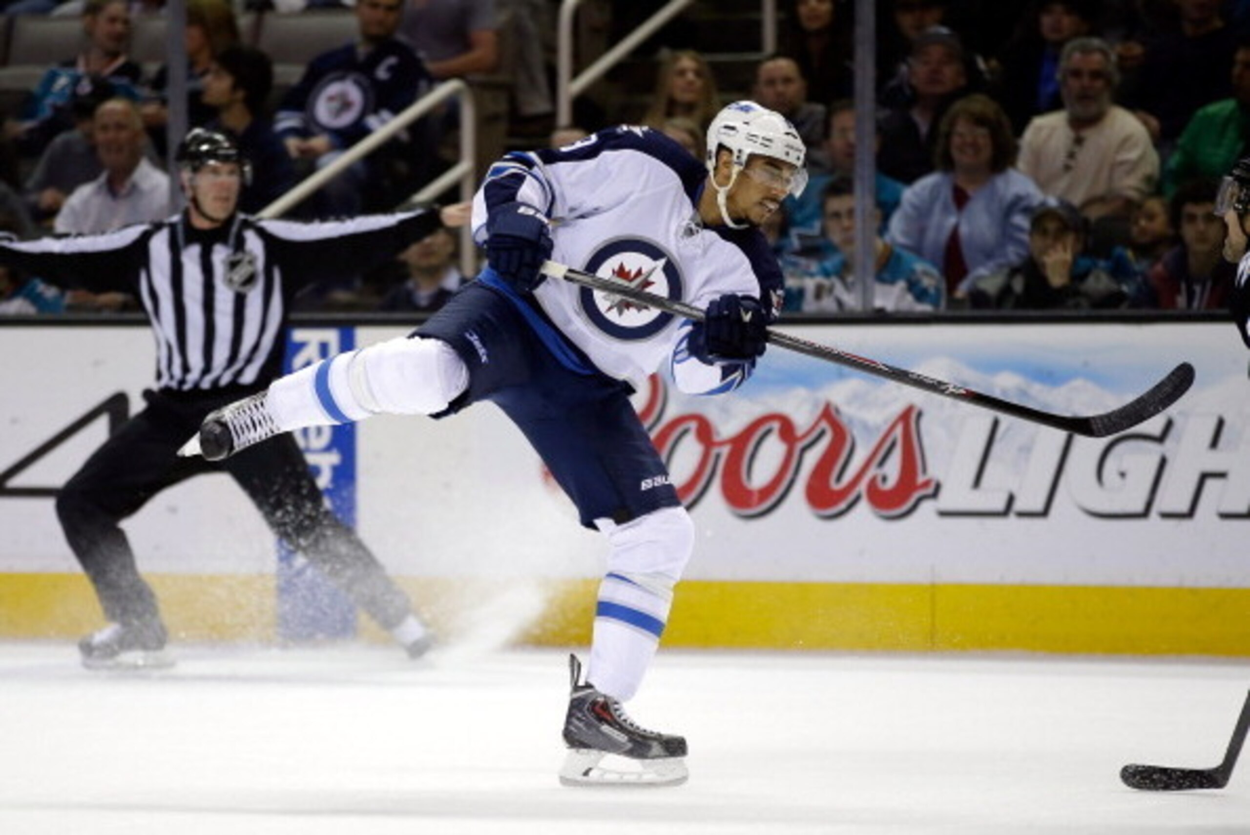SAN JOSE, CA - MARCH 27:  Evander Kane #9 of the Winnipeg Jets in action against the San Jose Sharks at SAP Center on March 27, 2014 in San Jose, California.  (Photo by Ezra Shaw/Getty Images)