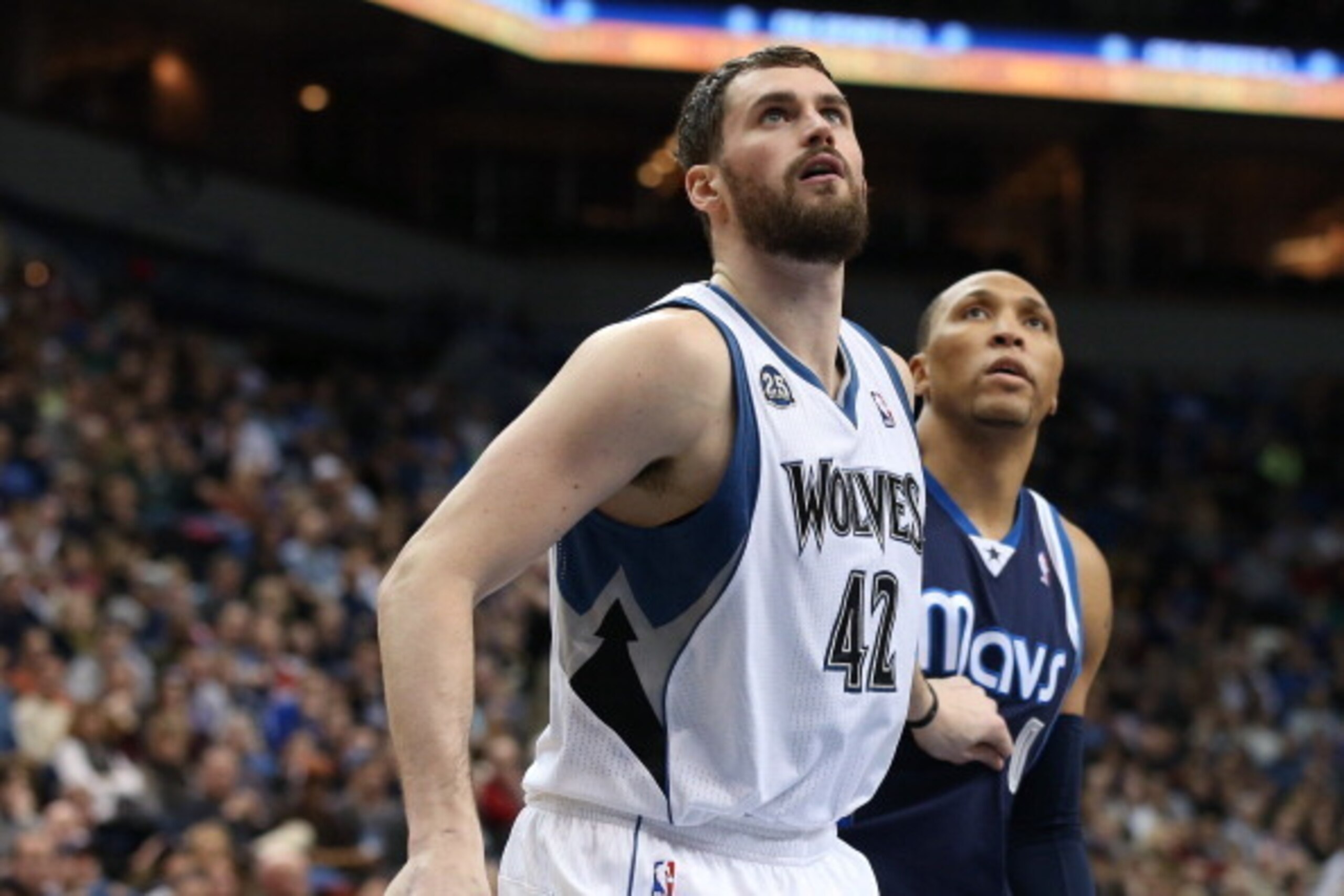 MINNEAPOLIS, MN - DECEMBER 30:  Kevin Love #42 of the Minnesota Timberwolves boxes out Shawn Marion #0 of the Dallas Mavericks on December 30, 2013 at Target Center in Minneapolis, Minnesota. NOTE TO USER: User expressly acknowledges and agrees that, by d