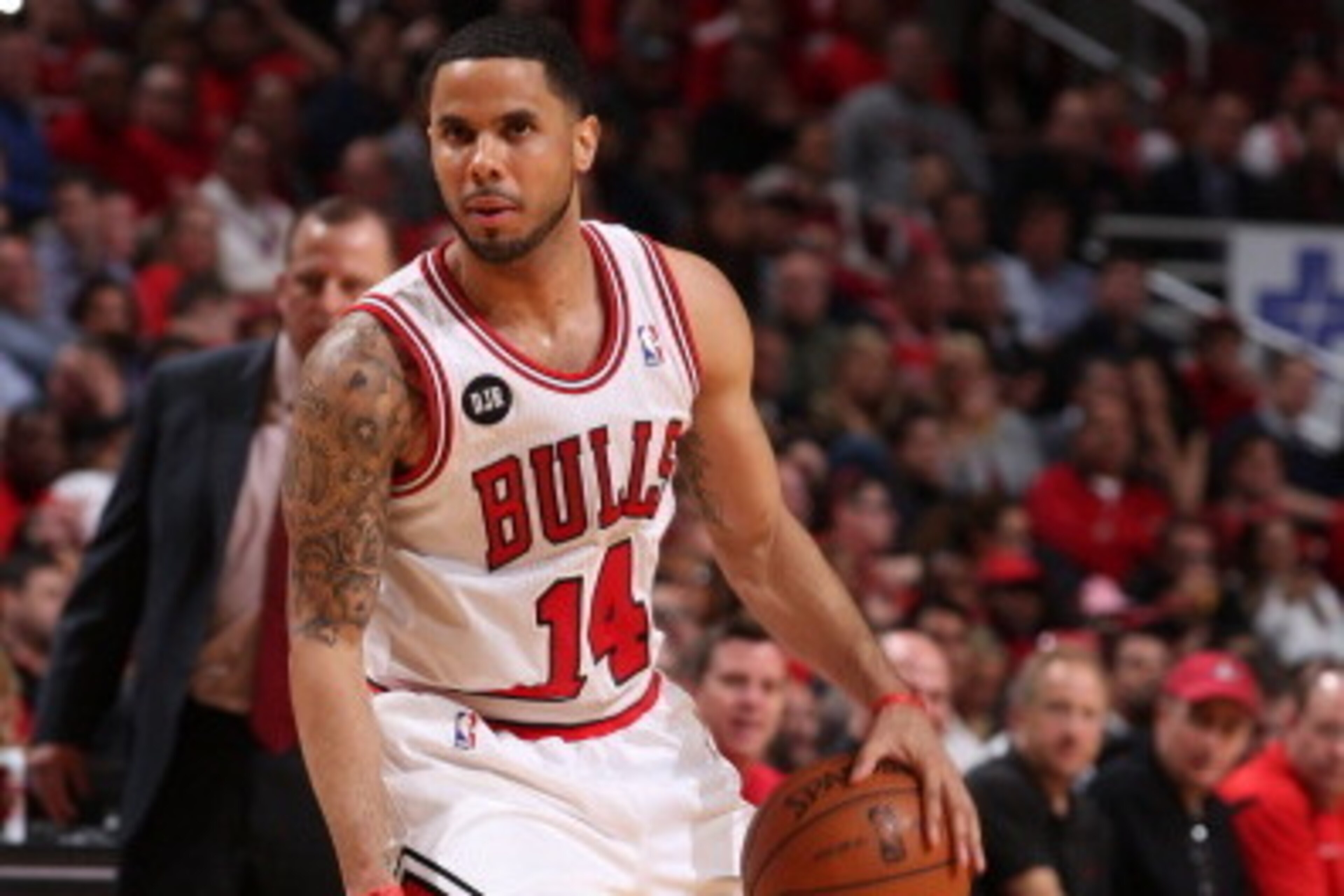 CHICAGO, IL - APRIL 22: D.J. Augustin #14 of the Chicago Bulls handles the ball against the Washington Wizards in Game 2 of the Eastern Conference Quarterfinals on April 22, 2014 at the United Center in Chicago, Illinois. NOTE TO USER: User expressly ackn
