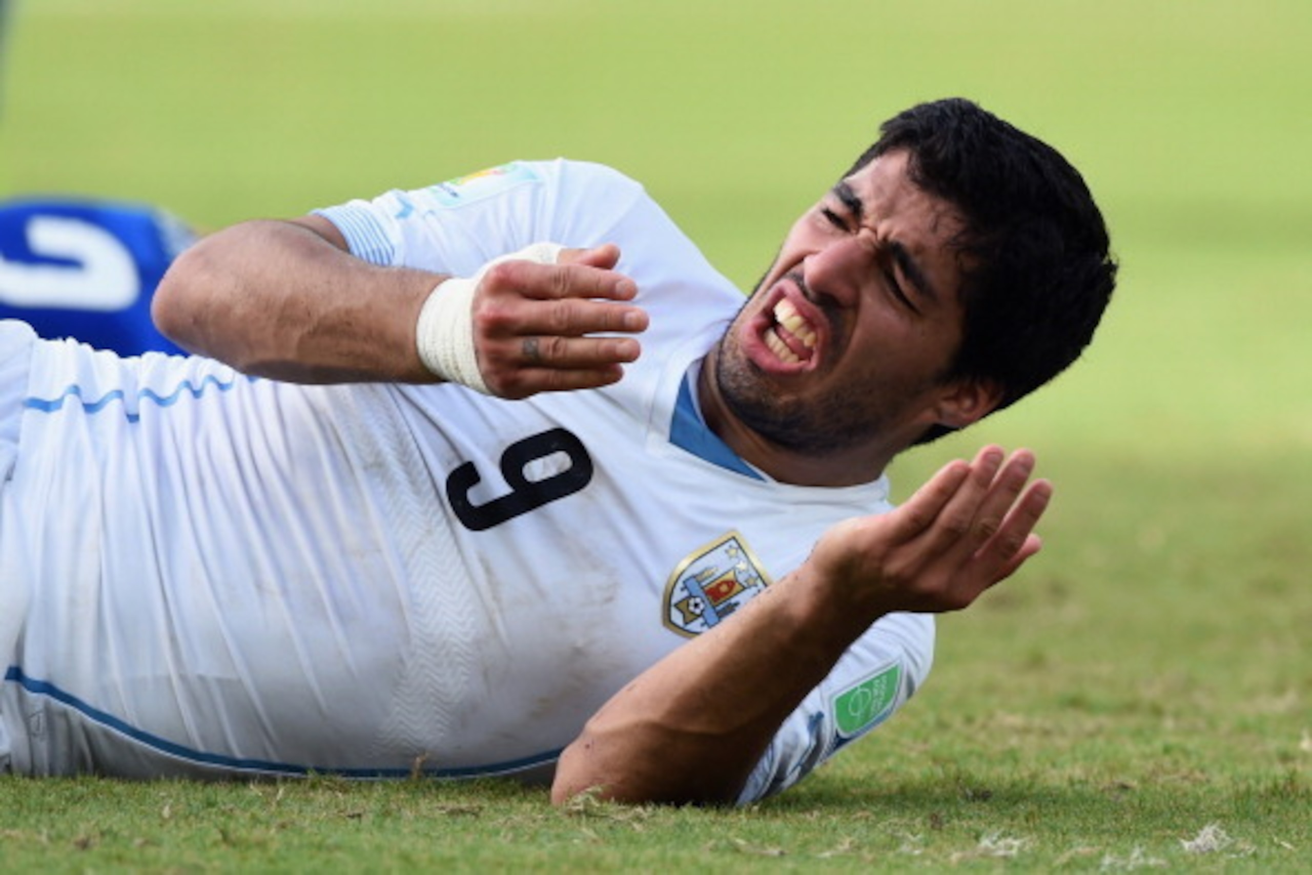 NATAL, BRAZIL - JUNE 24: Luis Suarez of Uruguay reacts after a clash during the 2014 FIFA World Cup Brazil Group D match between Italy and Uruguay at Estadio das Dunas on June 24, 2014 in Natal, Brazil. (Photo by Matthias Hangst/Getty Images) NATAL, BRAZIL - JUNE 24: Luis Suarez of Uruguay reacts after a clash during the 2014 FIFA World Cup Brazil Group D match between Italy and Uruguay at Estadio das Dunas on June 24, 2014 in Natal, Brazil. (Photo by Matthias Hangst/Getty Images)