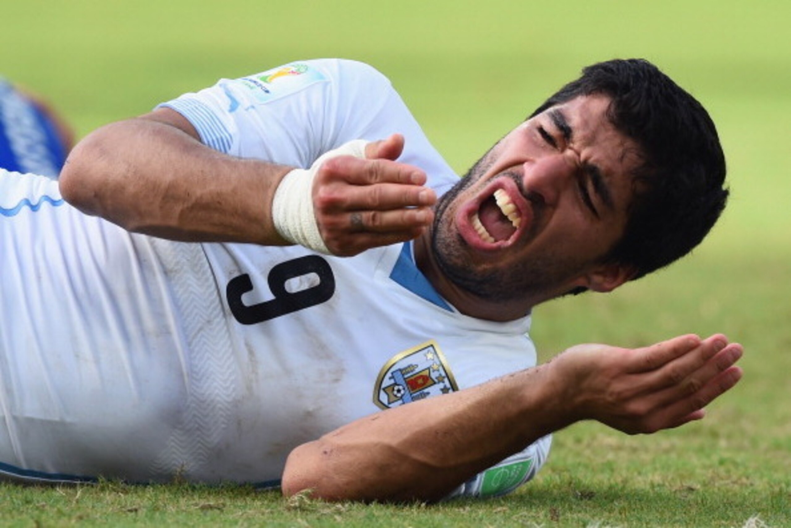 NATAL, BRAZIL - JUNE 24: Luis Suarez of Uruguay reacts during the 2014 FIFA World Cup Brazil Group D match between Italy and Uruguay at Estadio das Dunas on June 24, 2014 in Natal, Brazil. (Photo by Matthias Hangst/Getty Images) NATAL, BRAZIL - JUNE 24: Luis Suarez of Uruguay reacts during the 2014 FIFA World Cup Brazil Group D match between Italy and Uruguay at Estadio das Dunas on June 24, 2014 in Natal, Brazil. (Photo by Matthias Hangst/Getty Images)