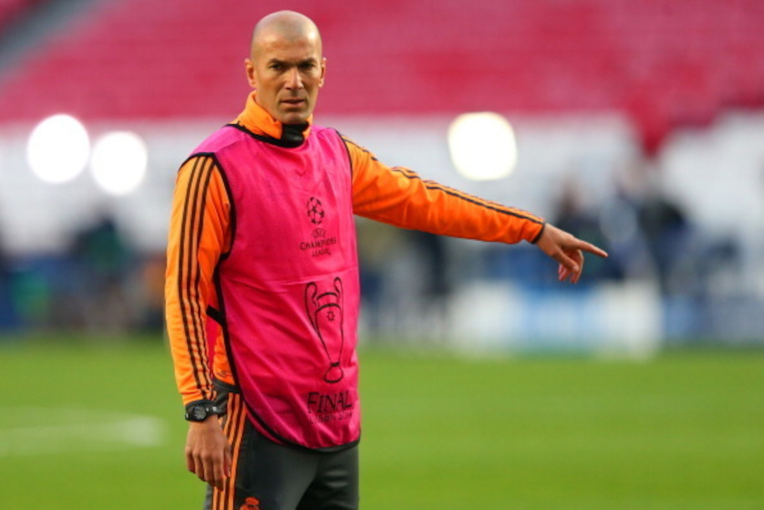 LISBON, PORTUGAL - MAY 23:  Assistant coach Zinedine Zidane of Real Madrid points during a Real Madrid training session ahead of the UEFA Champions League Final against Club Atletico de Madrid at Estadio da Luz on May 23, 2014 in Lisbon, Portugal.  (Photo