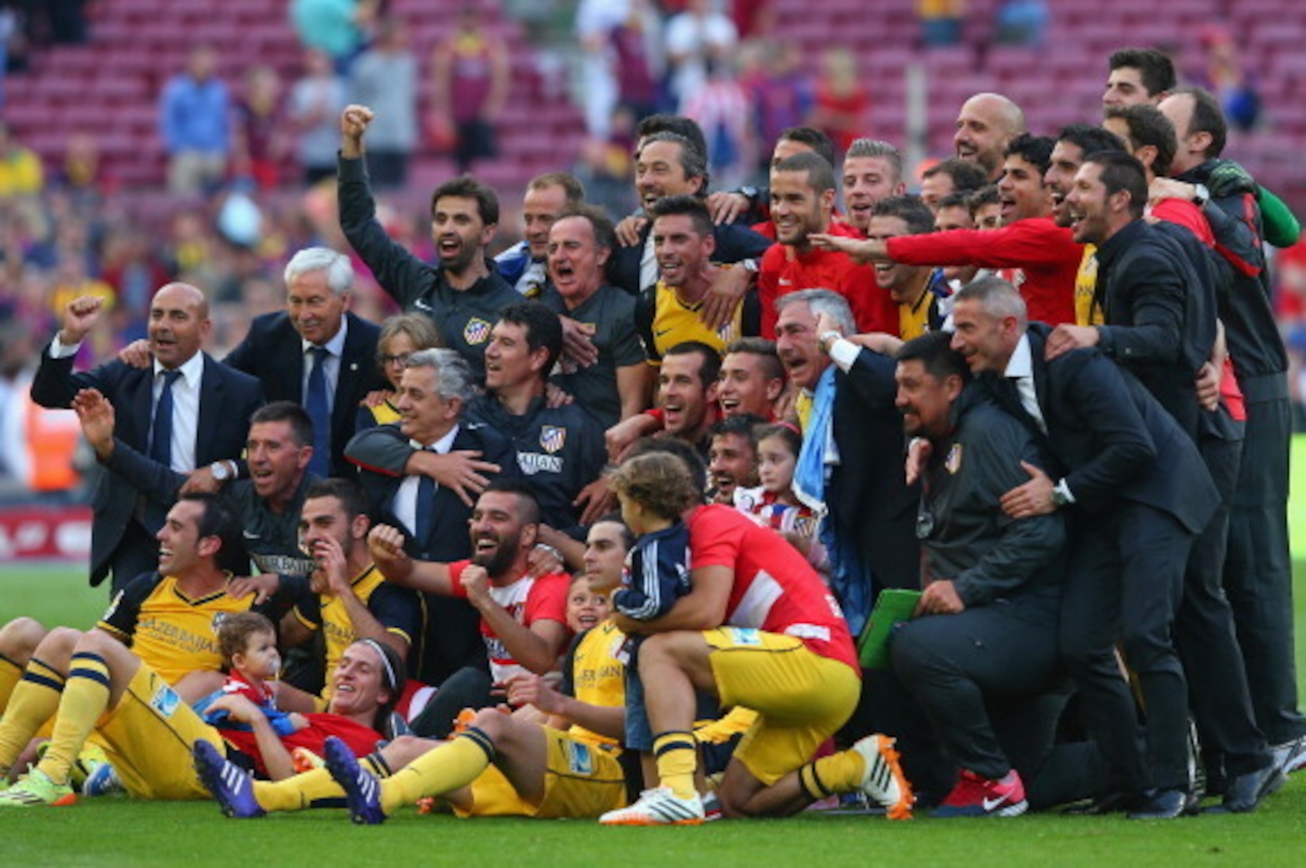 BARCELONA, SPAIN - MAY 17:  The players and coaching staff of Club Atletico de Madrid celebrate winning the La Liga after the match between FC Barcelona and Club Atletico de Madrid at Camp Nou on May 17, 2014 in Barcelona, Spain.  (Photo by Alex Livesey/G