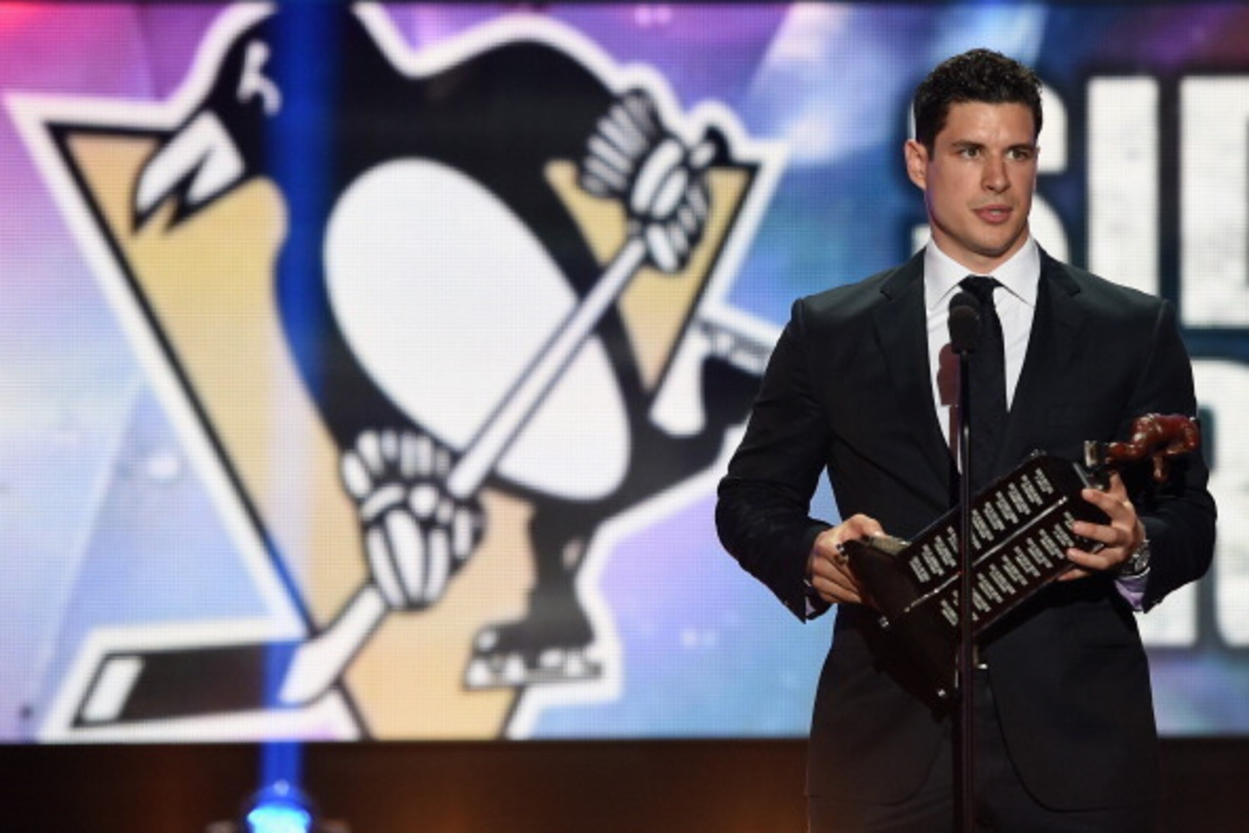 LAS VEGAS, NV - JUNE 24: Sidney Crosby of the Pittsburgh Penguins speaks after winning the Ted Lindsay Award during the 2014 NHL Awards at the Encore Theater at Wynn Las Vegas on June 24, 2014 in Las Vegas, Nevada.  (Photo by Ethan Miller/Getty Images)