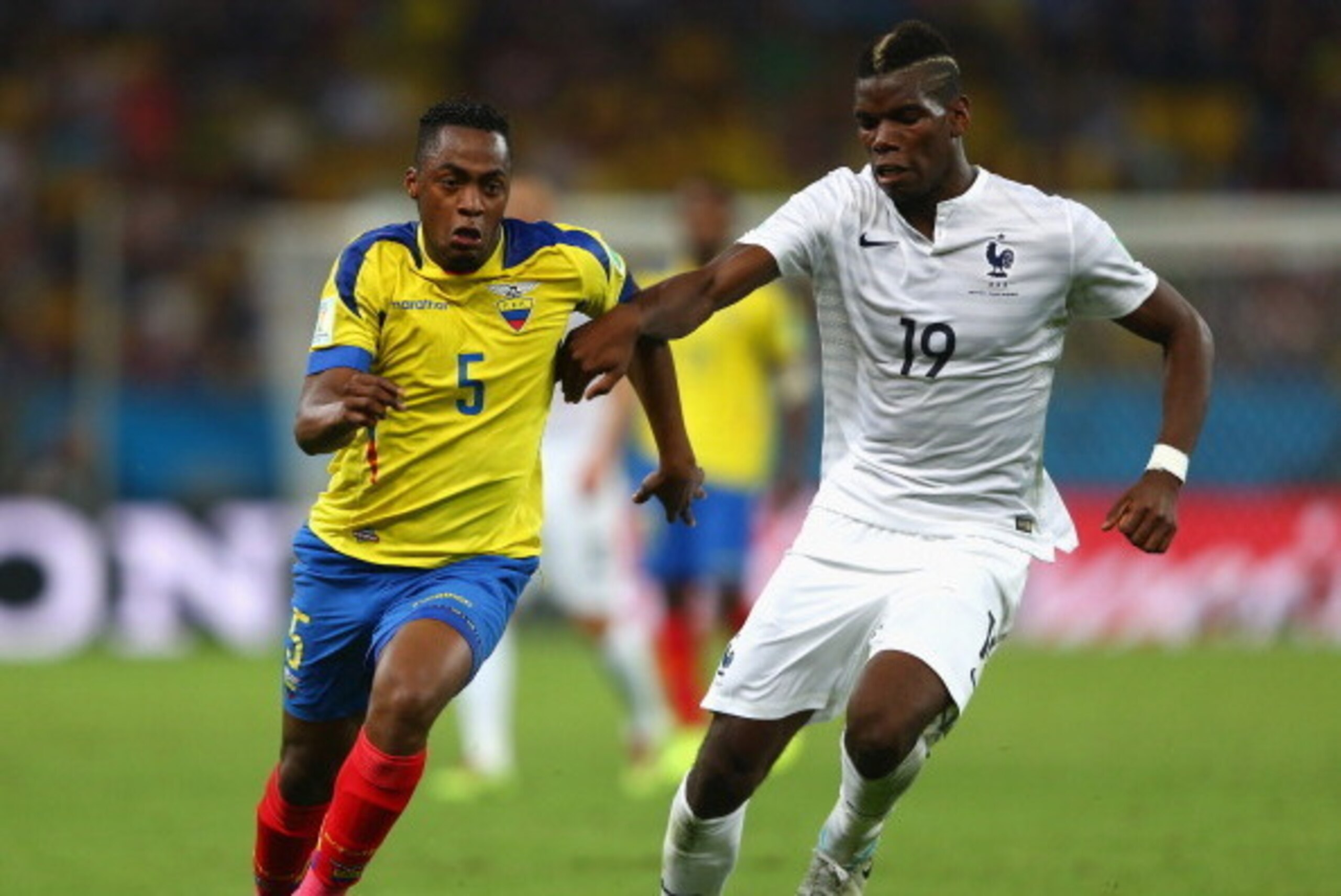 RIO DE JANEIRO, BRAZIL - JUNE 25: Alex Ibarra of Ecuador is challenged by Paul Pogba of France during the 2014 FIFA World Cup Brazil Group E match between Ecuador and France at Maracana on June 25, 2014 in Rio de Janeiro, Brazil.  (Photo by Jamie Squire/G