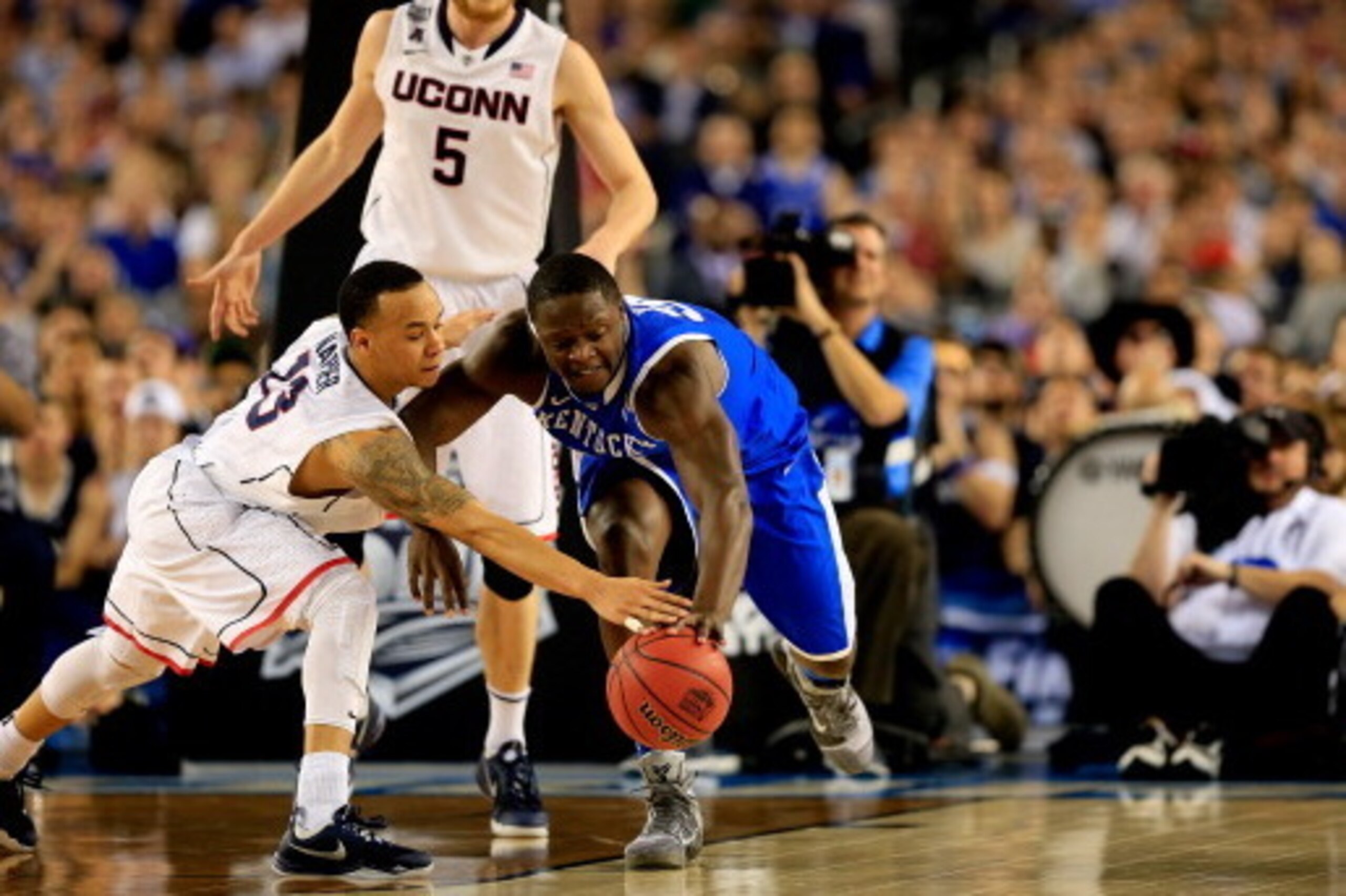 ARLINGTON, TX - APRIL 07: Shabazz Napier #13 of the Connecticut Huskies and Julius Randle #30 of the Kentucky Wildcats battle for a loose ball during the NCAA Men's Final Four Championship at AT&T Stadium on April 7, 2014 in Arlington, Texas. (Photo by J ARLINGTON, TX - APRIL 07: Shabazz Napier #13 of the Connecticut Huskies and Julius Randle #30 of the Kentucky Wildcats battle for a loose ball during the NCAA Men's Final Four Championship at AT&T Stadium on April 7, 2014 in Arlington, Texas. (Photo by J