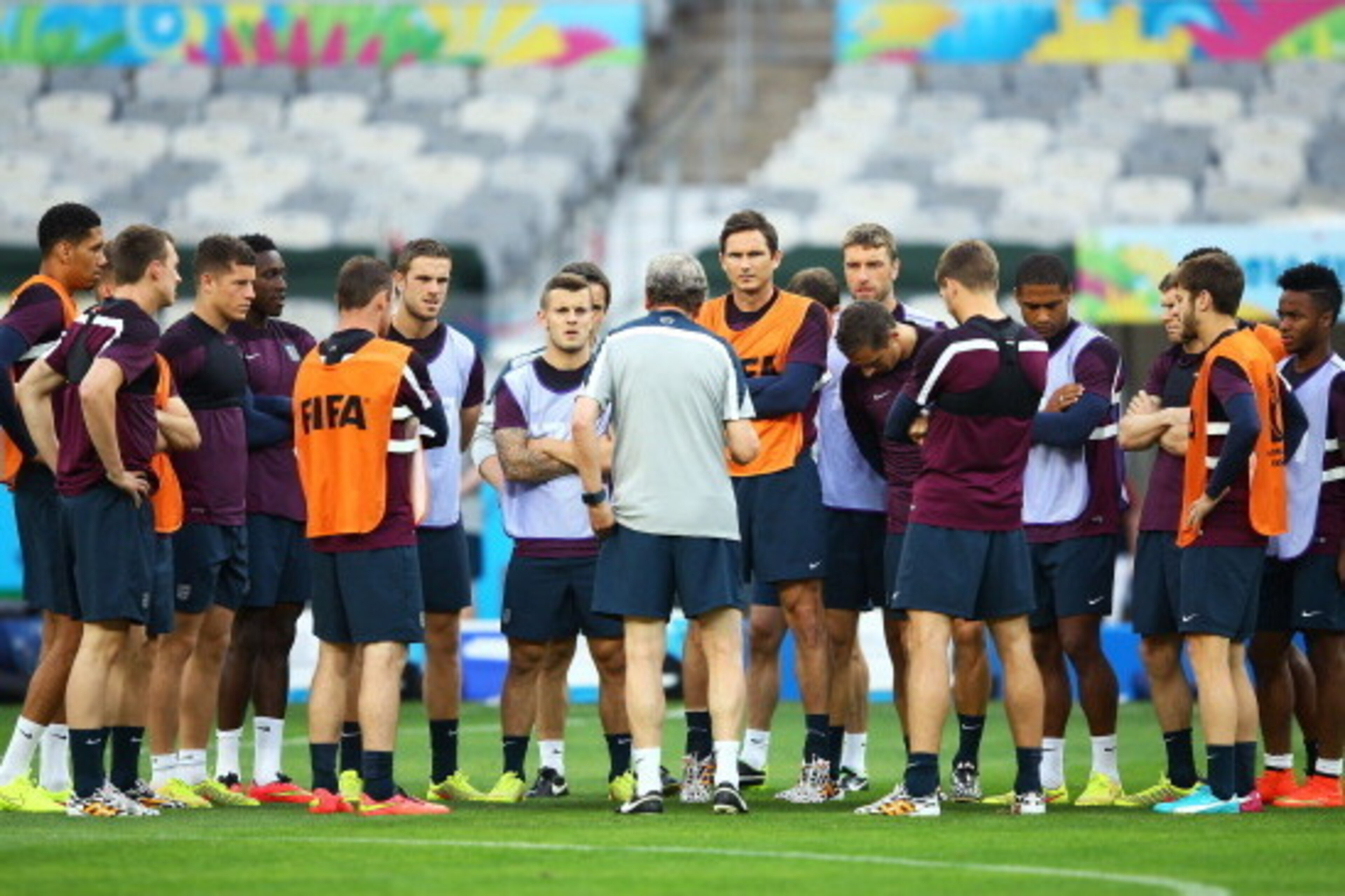 BELO HORIZONTE, BRAZIL - JUNE 23: England head coach Roy Hodgson speaks with his players during an England training session ahead of the 2014 FIFA World Cup Brazil Group D match against Costa Rica at Estadio Mineirao on June 23, 2014 in Belo Horizonte, B BELO HORIZONTE, BRAZIL - JUNE 23: England head coach Roy Hodgson speaks with his players during an England training session ahead of the 2014 FIFA World Cup Brazil Group D match against Costa Rica at Estadio Mineirao on June 23, 2014 in Belo Horizonte, B