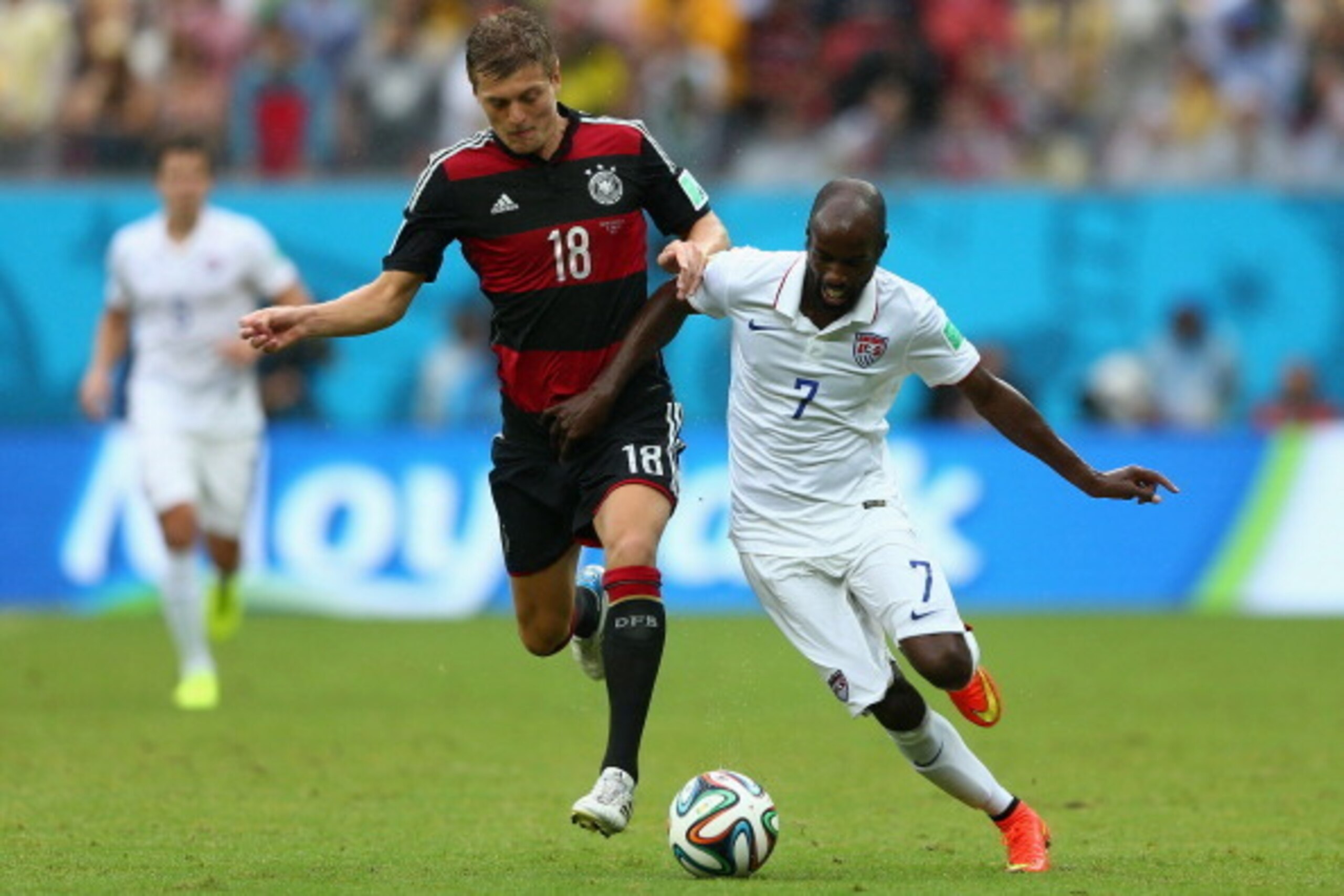 RECIFE, BRAZIL - JUNE 26:  Toni Kroos of Germany challenges DaMarcus Beasley of the United States during the 2014 FIFA World Cup Brazil group G match between the United States and Germany at Arena Pernambuco on June 26, 2014 in Recife, Brazil.  (Photo by 