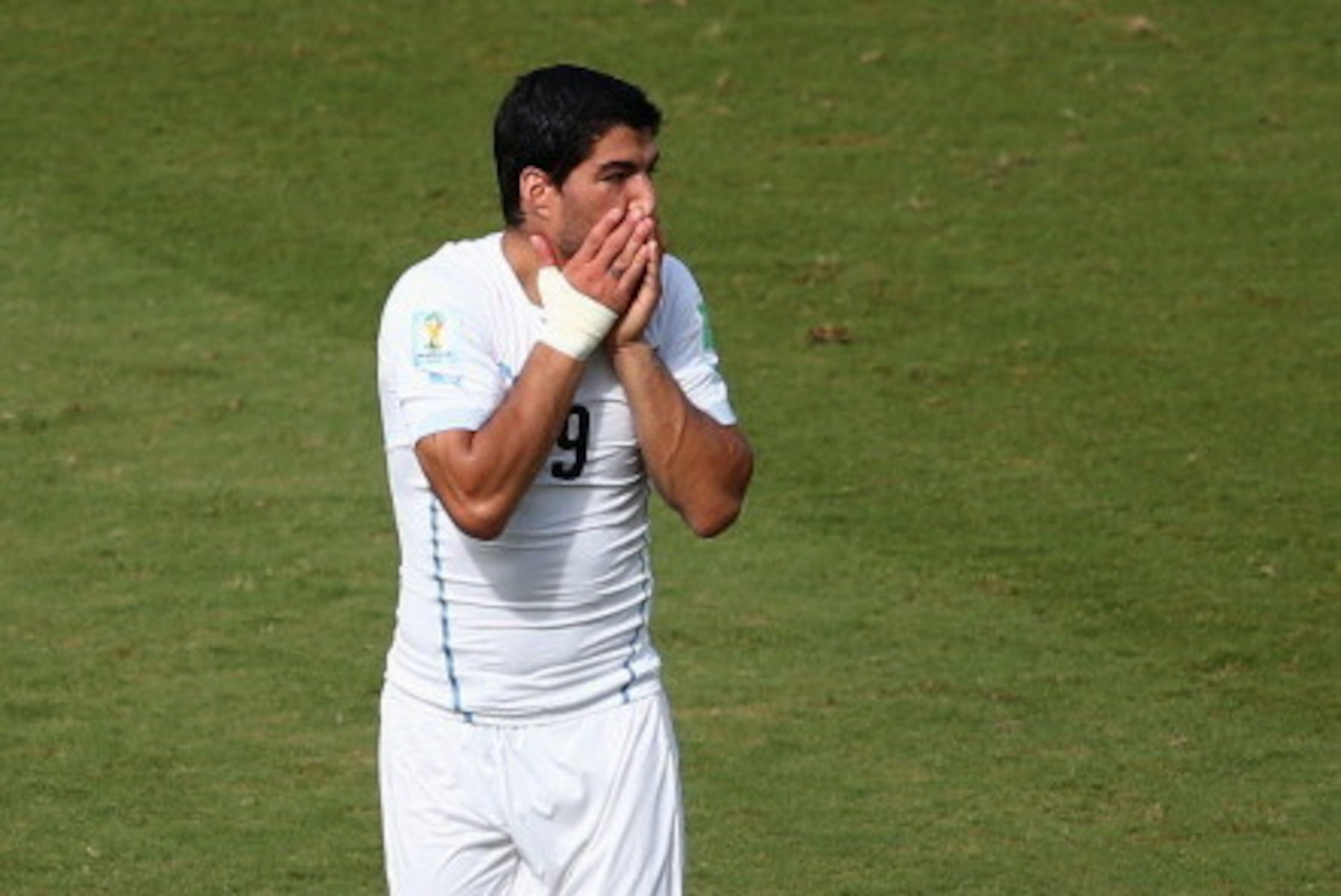 NATAL, BRAZIL - JUNE 24:  Luis Suarez of Uruguay reacts during the 2014 FIFA World Cup Brazil Group D match between Italy and Uruguay at Estadio das Dunas on June 24, 2014 in Natal, Brazil.  (Photo by Julian Finney/Getty Images)