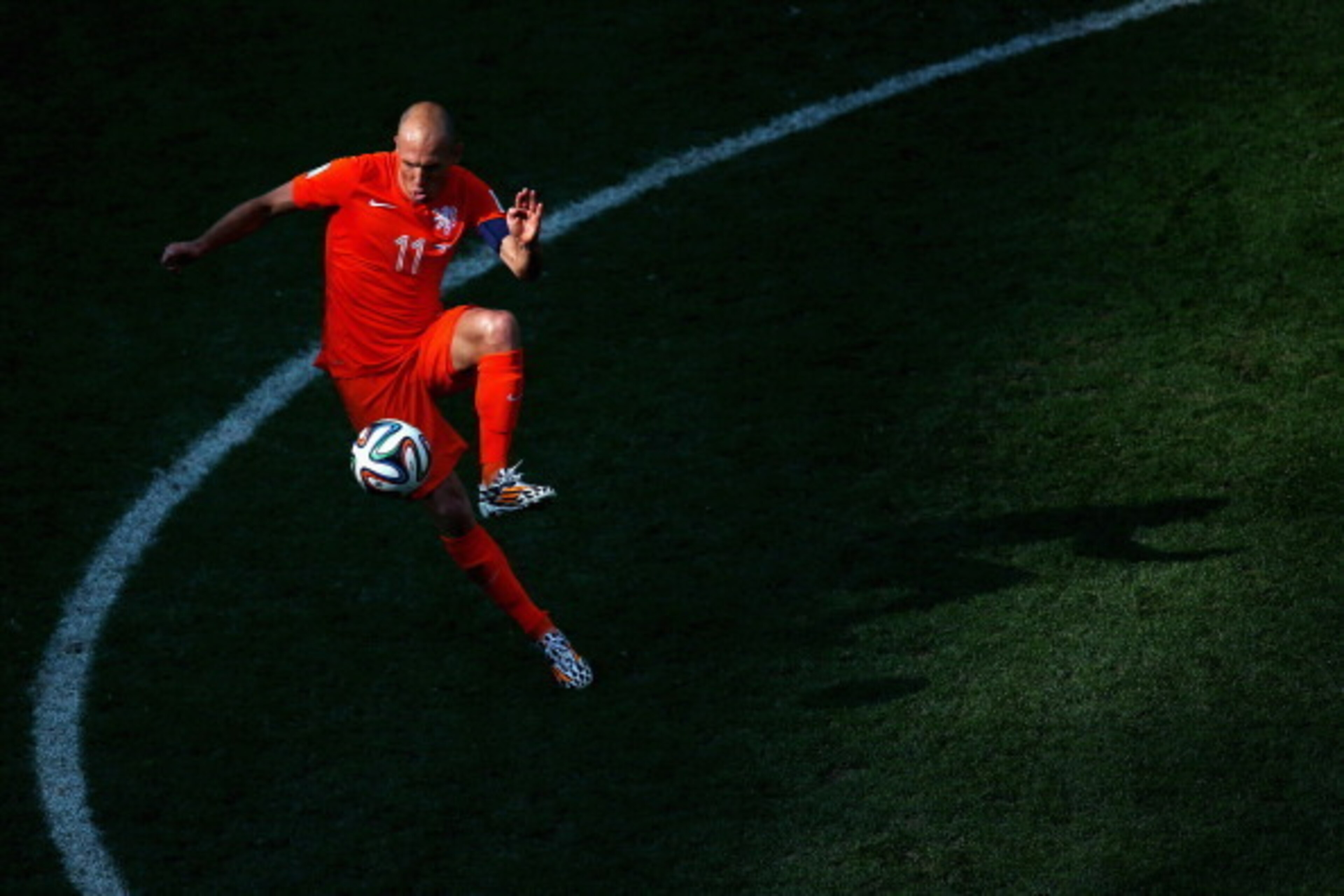 SAO PAULO, BRAZIL - JUNE 23:  Arjen Robben of the Netherlands controls the ball during the 2014 FIFA World Cup Brazil Group B match between the Netherlands and Chile at Arena de Sao Paulo on June 23, 2014 in Sao Paulo, Brazil.  (Photo by Jamie Squire/Gett