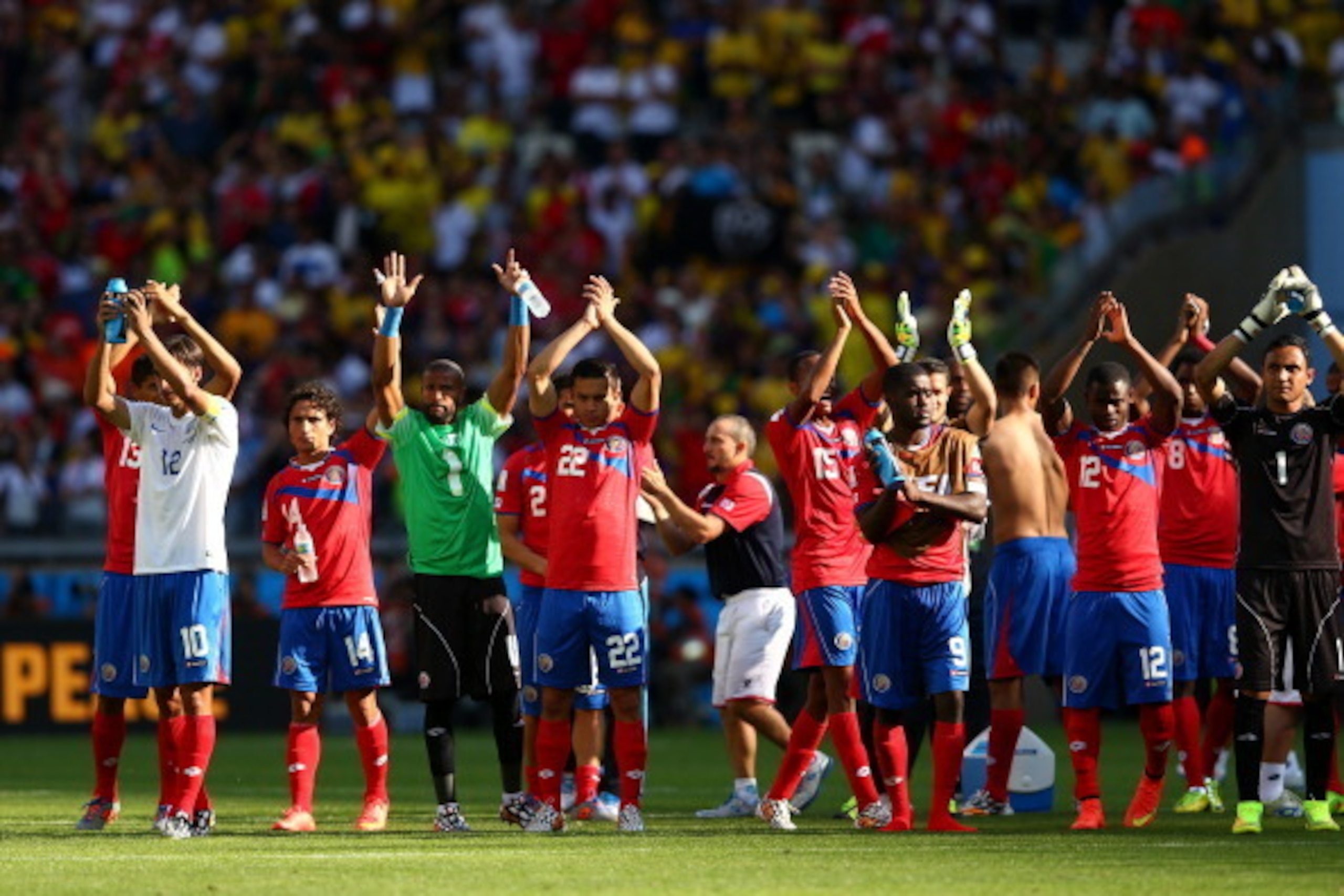 BELO HORIZONTE, BRAZIL - JUNE 24: Costa Rica acknowledge the fans after a 0-0 draw during the 2014 FIFA World Cup Brazil Group D match between Costa Rica and England at Estadio Mineirao on June 24, 2014 in Belo Horizonte, Brazil. (Photo by Quinn Rooney/G BELO HORIZONTE, BRAZIL - JUNE 24: Costa Rica acknowledge the fans after a 0-0 draw during the 2014 FIFA World Cup Brazil Group D match between Costa Rica and England at Estadio Mineirao on June 24, 2014 in Belo Horizonte, Brazil. (Photo by Quinn Rooney/G