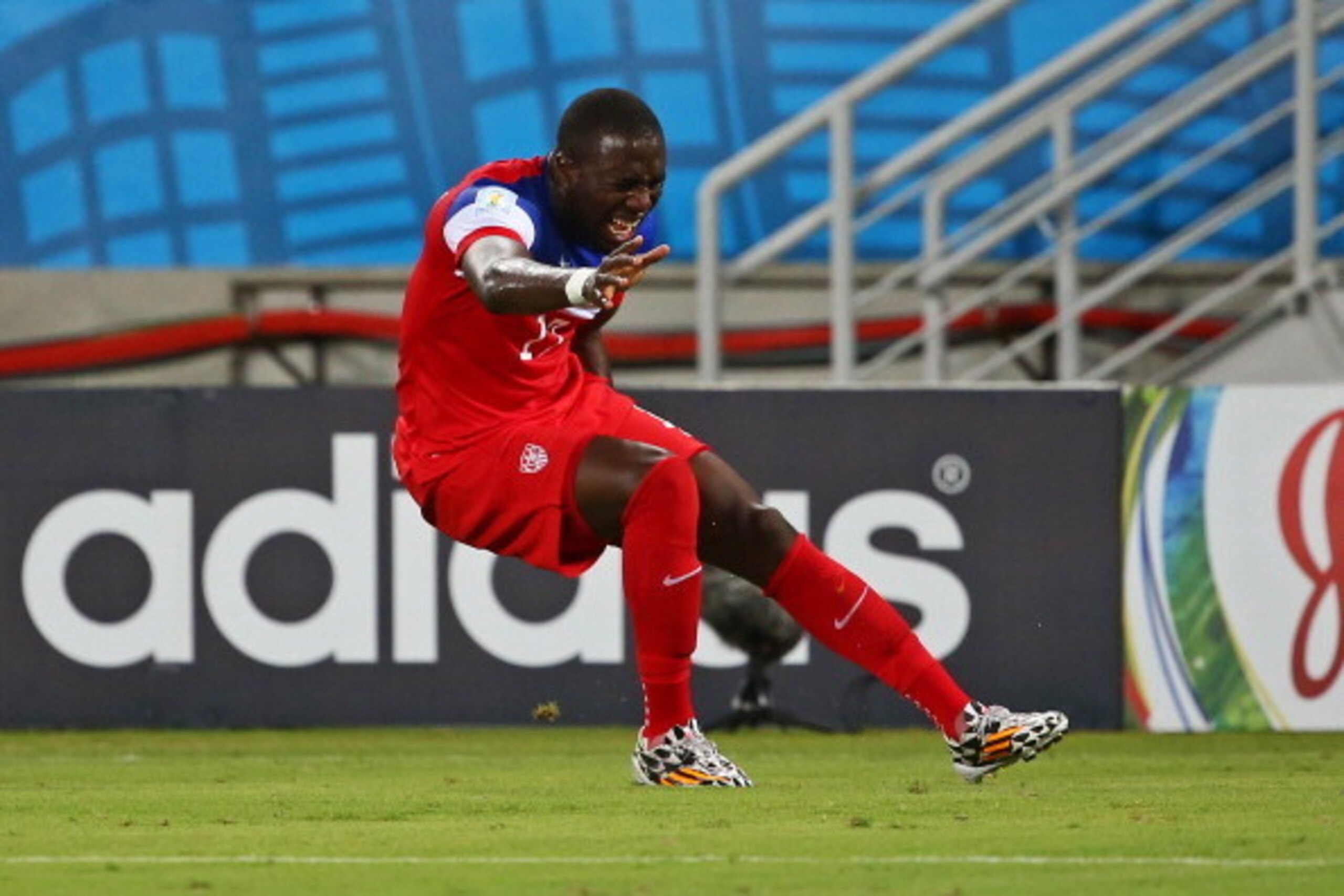 NATAL, BRAZIL - JUNE 16:  Jozy Altidore of the United States pulls up injured during the 2014 FIFA World Cup Brazil Group G match between Ghana and the United States at Estadio das Dunas on June 16, 2014 in Natal, Brazil.  (Photo by Robert Cianflone/Getty