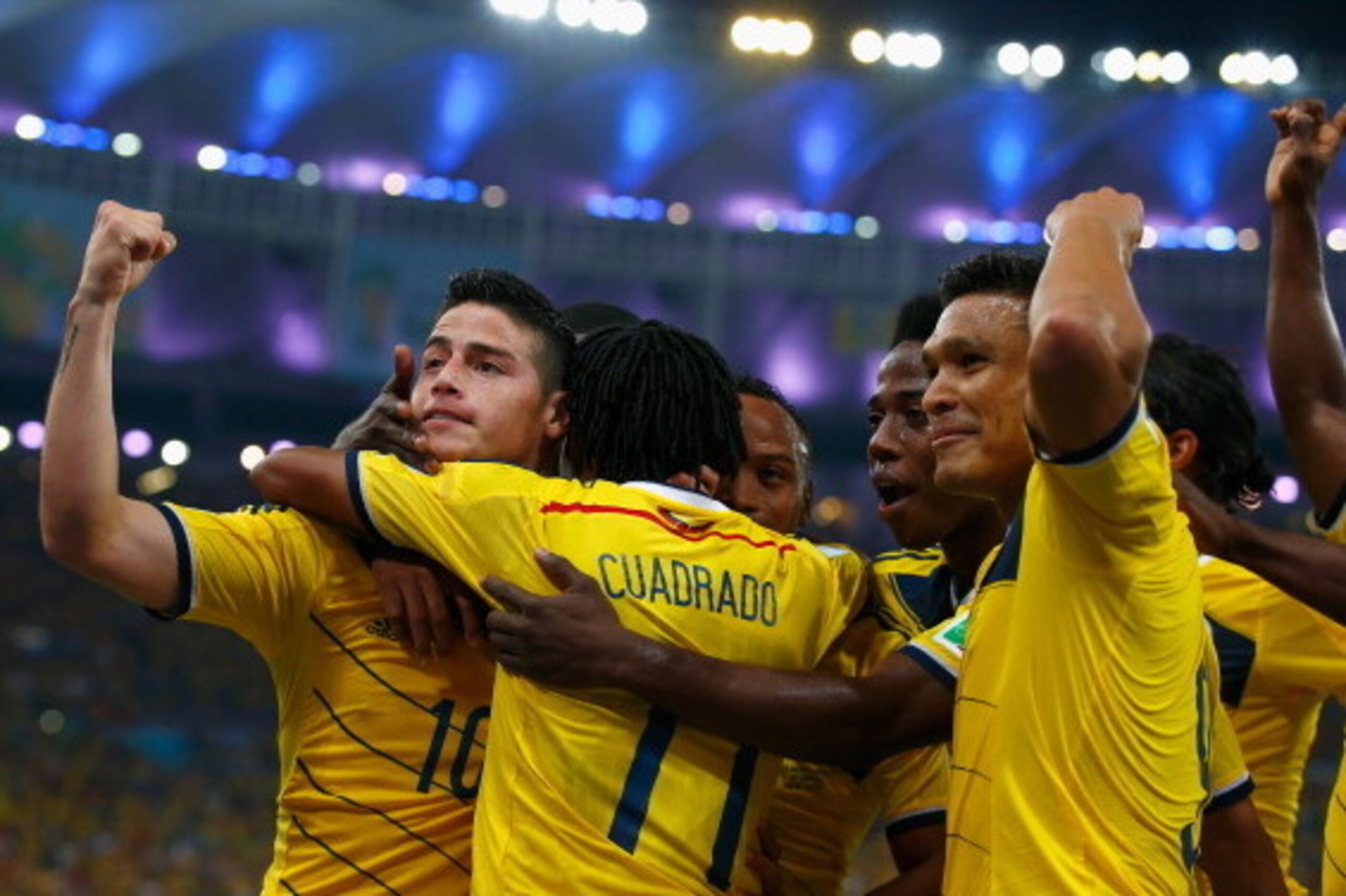 RIO DE JANEIRO, BRAZIL - JUNE 28:  James Rodriguez of Colombia (L) celebrates scoring his team's second goal and his second of the game with teammates during the 2014 FIFA World Cup Brazil round of 16 match between Colombia and Uruguay at Maracana on June