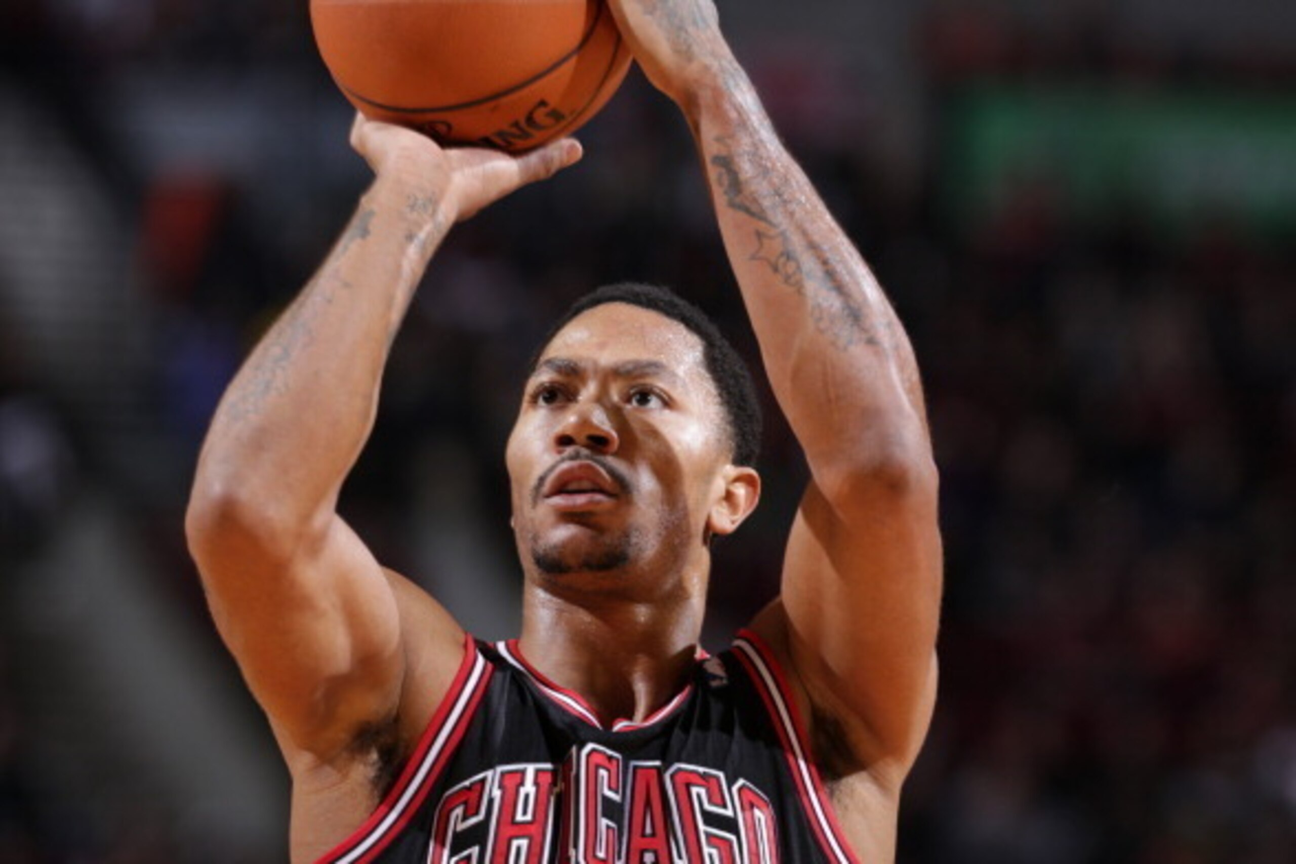 PORTLAND, OR - NOVEMBER 22:  Derrick Rose #1 of the Chicago Bulls shoots the ball during the game against the Portland Trail Blazers on November 22, 2013 at the Moda Center Arena in Portland, Oregon. NOTE TO USER: User expressly acknowledges and agrees th