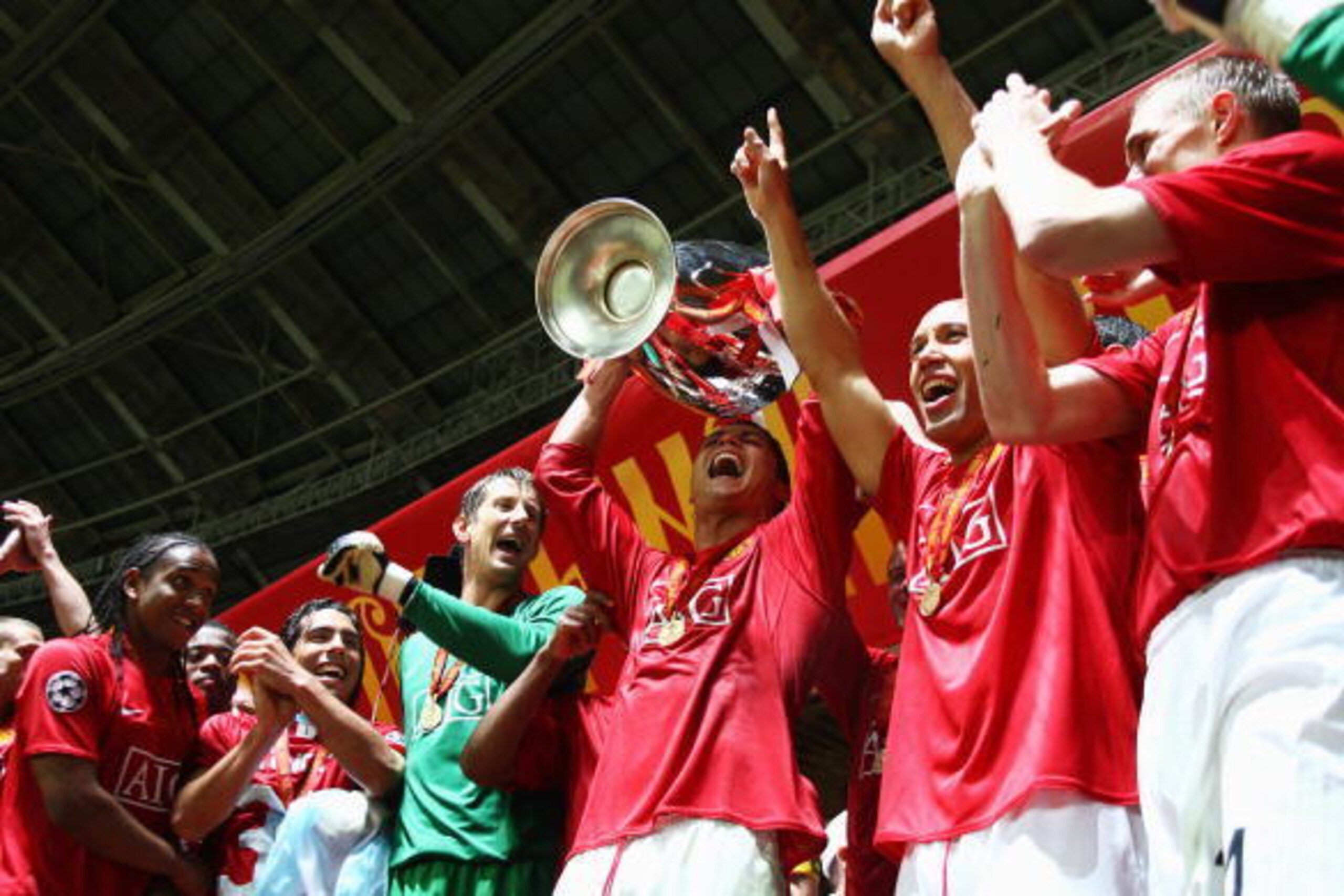 MOSCOW - MAY 21: Cristiano Ronaldo of Manchester United lifts the trophy after the UEFA Champions League Final match between Manchester United and Chelsea at the Luzhniki Stadium on May 21, 2008 in Moscow, Russia.  (Photo by Michael Steele/Getty Images)