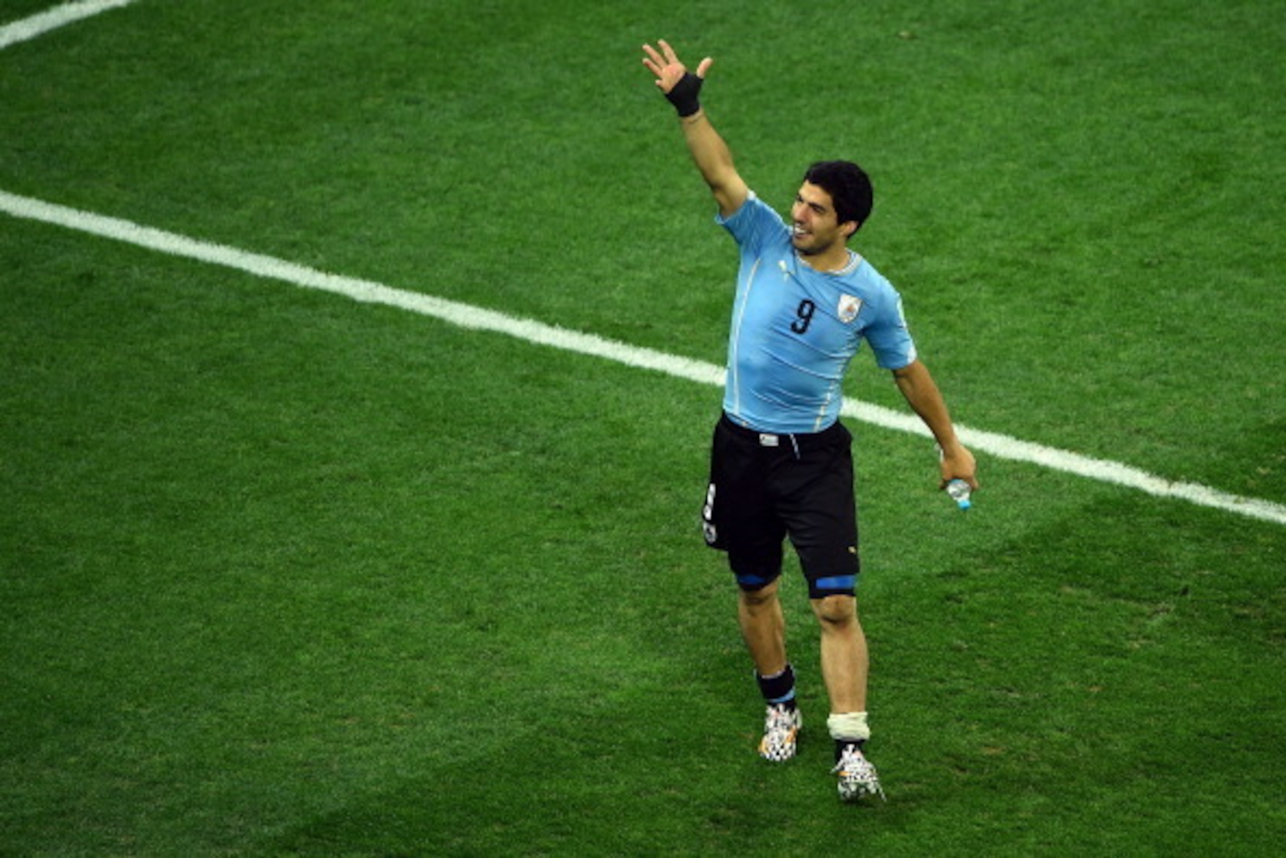 SAO PAULO, BRAZIL - JUNE 19:  Luis Suarez of Uruguay acknowledges the fans after defeating England 2-1 during the 2014 FIFA World Cup Brazil Group D match between Uruguay and England at Arena de Sao Paulo on June 19, 2014 in Sao Paulo, Brazil.  (Photo by 