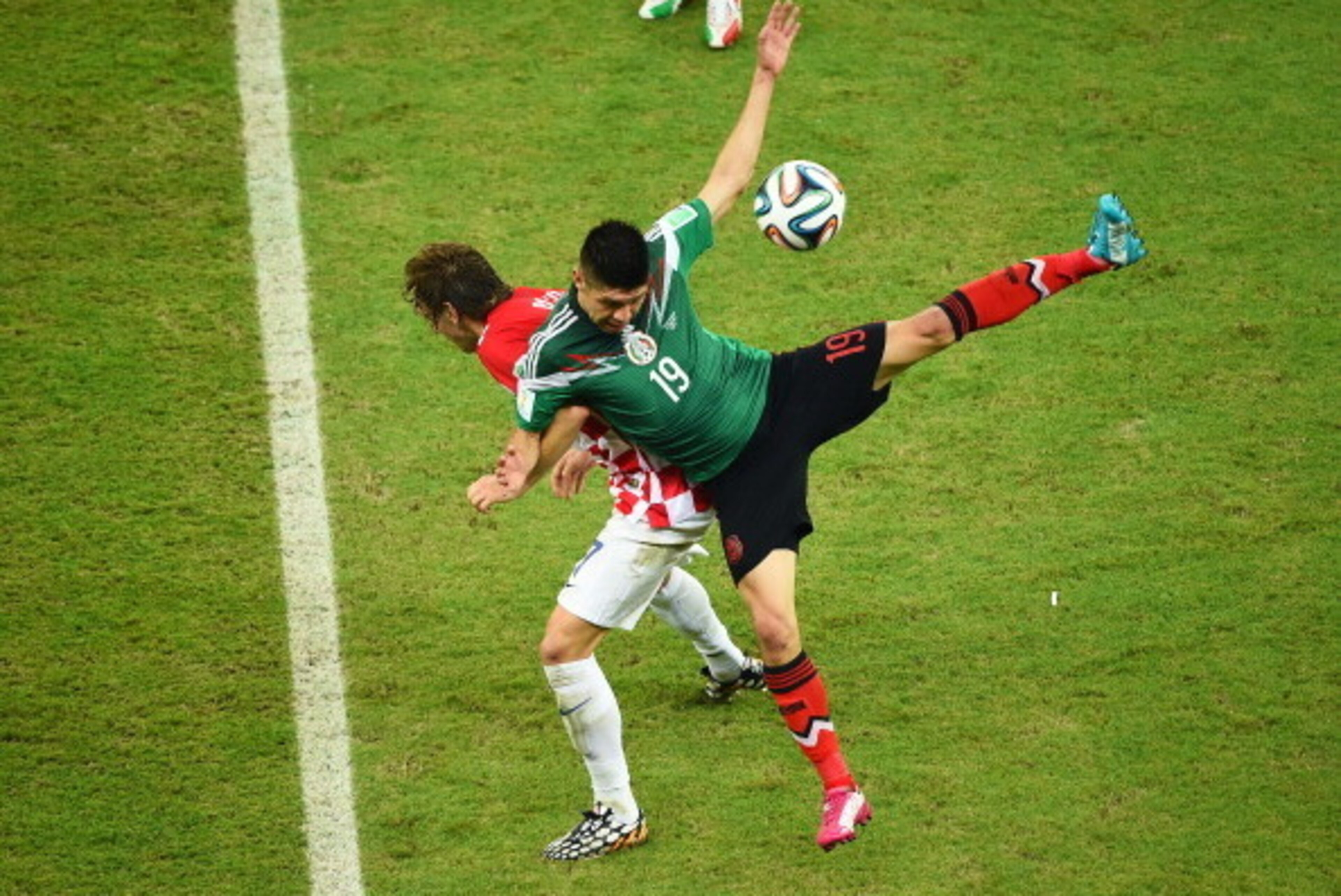 RECIFE, BRAZIL - JUNE 23: Oribe Peralta of Mexico and Ivan Rakitic of Croatia compete for the ball during the 2014 FIFA World Cup Brazil Group A match between Croatia and Mexico at Arena Pernambuco on June 23, 2014 in Recife, Brazil. (Photo by Laurence RECIFE, BRAZIL - JUNE 23: Oribe Peralta of Mexico and Ivan Rakitic of Croatia compete for the ball during the 2014 FIFA World Cup Brazil Group A match between Croatia and Mexico at Arena Pernambuco on June 23, 2014 in Recife, Brazil. (Photo by Laurence