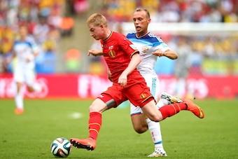 RIO DE JANEIRO, BRAZIL - JUNE 22:  Kevin De Bruyne of Belgium controls the ball as Denis Glushakov of Russia gives chase during the 2014 FIFA World Cup Brazil Group H match between Belgium and Russia at Maracana on June 22, 2014 in Rio de Janeiro, Brazil.