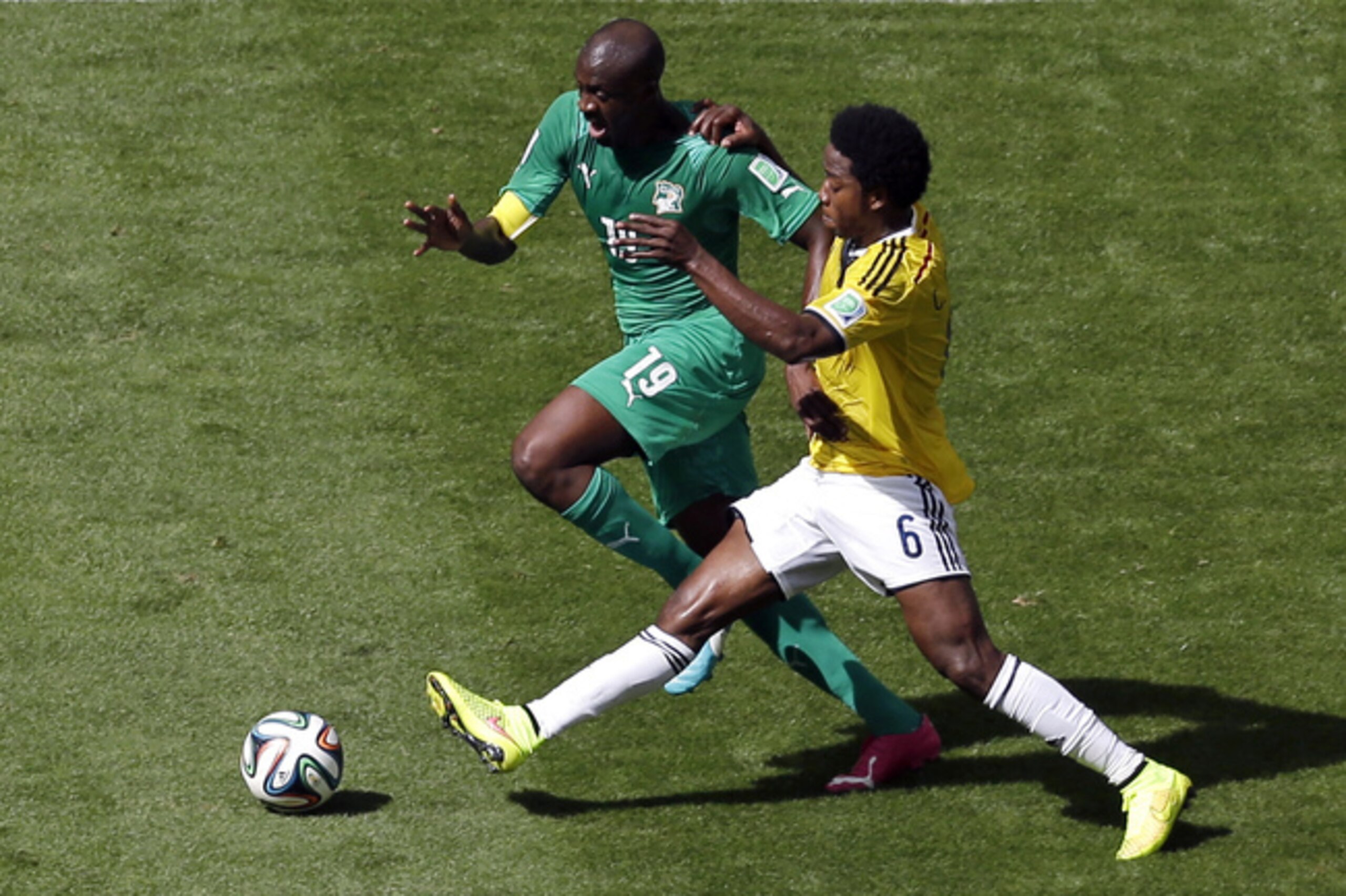 Sanchez goes toe-to-toe with Yaya Toure