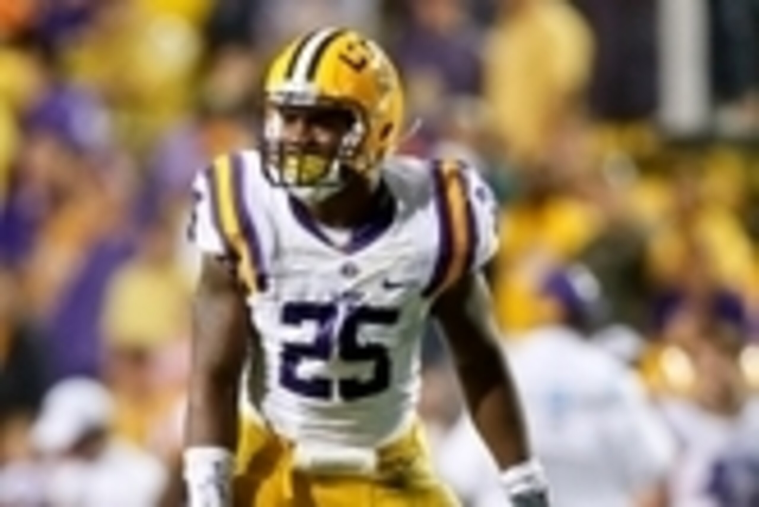 Sep 21, 2013; Baton Rouge, LA, USA; LSU Tigers linebacker Kwon Alexander (25) against the Auburn Tigers during the second half of a game at Tiger Stadium. LSU defeated Auburn 35-21. Mandatory Credit: Derick E. Hingle-USA TODAY Sports