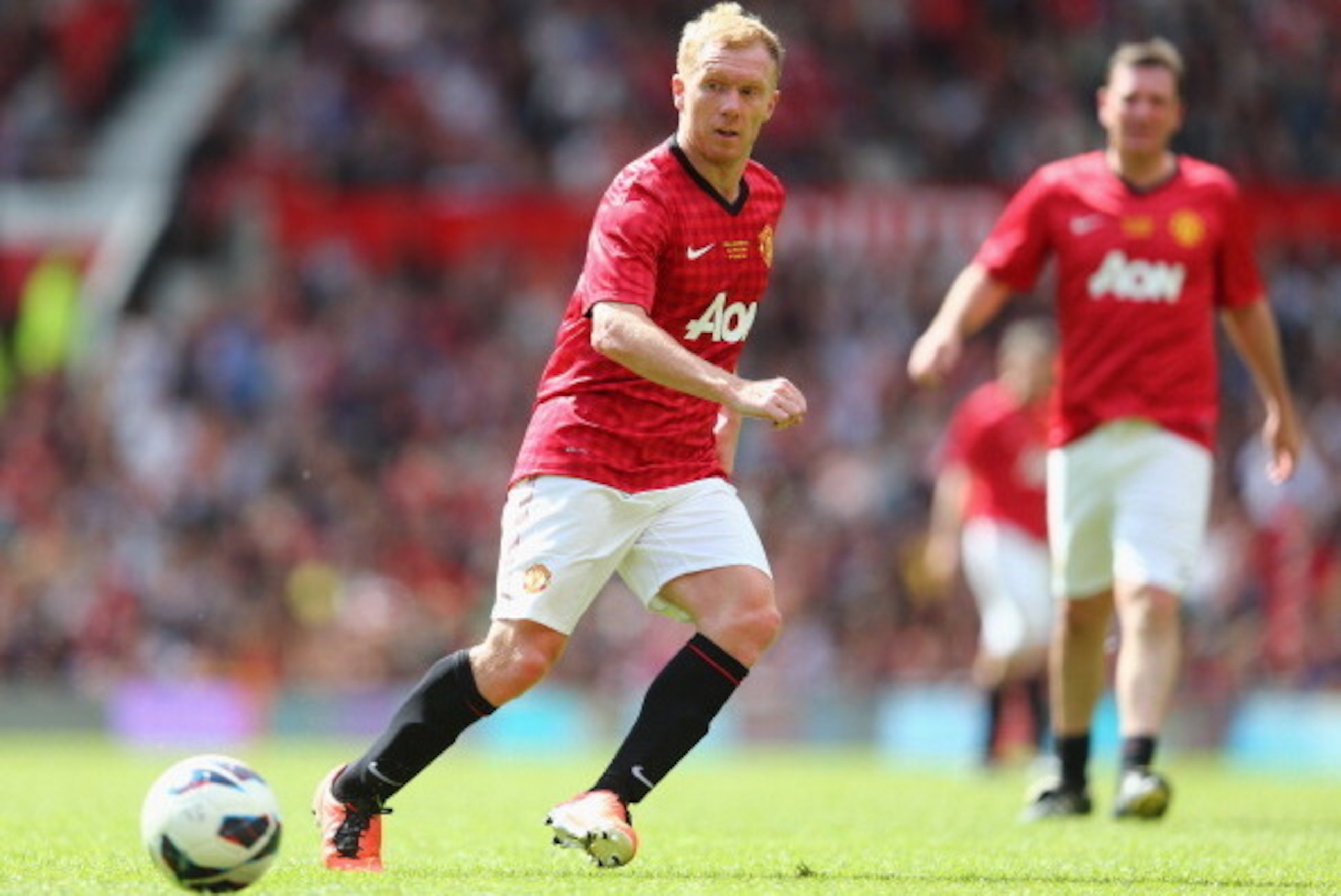 MANCHESTER, ENGLAND - JUNE 02:  Paul Scholes of Manchester United in action during the charity match between Manchester United Legends and Real Madrid Legends at Old Trafford on June 2, 2013 in Manchester, England.  (Photo by Clive Mason/Getty Images)
