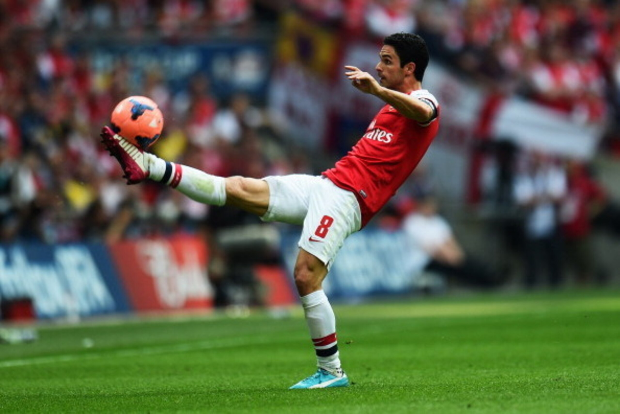 LONDON, ENGLAND - MAY 17:  Mikel Arteta of Arsenal in action during the FA Cup with Budweiser Final match between Arsenal and Hull City at Wembley Stadium on May 17, 2014 in London, England.  (Photo by Shaun Botterill/Getty Images)