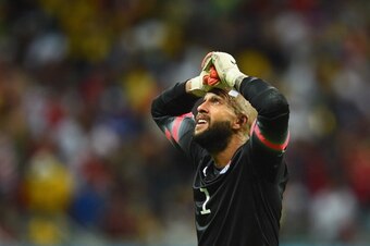 SALVADOR, BRAZIL - JULY 01: Tim Howard of the United States reacts during the 2014 FIFA World Cup Brazil Round of 16 match between Belgium and the United States at Arena Fonte Nova on July 1, 2014 in Salvador, Brazil.  (Photo by Jamie McDonald/Getty Image
