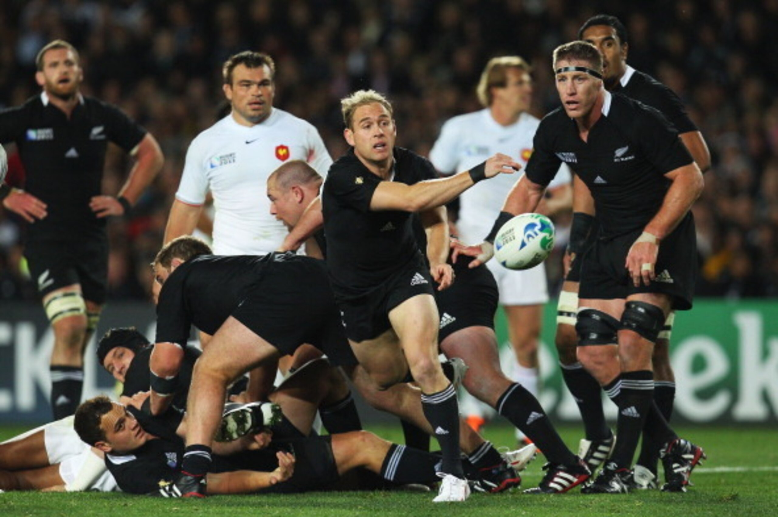 AUCKLAND, NEW ZEALAND - OCTOBER 23:   Andy Ellis of the All Blacks  dispatches the ball during the 2011 IRB Rugby World Cup Final match between France and New Zealand at Eden Park on October 23, 2011 in Auckland, New Zealand.  (Photo by Cameron Spencer/Ge