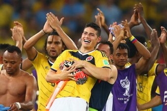 RIO DE JANEIRO, BRAZIL - JUNE 28:  James Rodriguez of Colombia is picked up by goalkeeper David Ospina in celebration after defeating Uruguay 2-0 during the 2014 FIFA World Cup Brazil round of 16 match between Colombia and Uruguay at Maracana on June 28, 