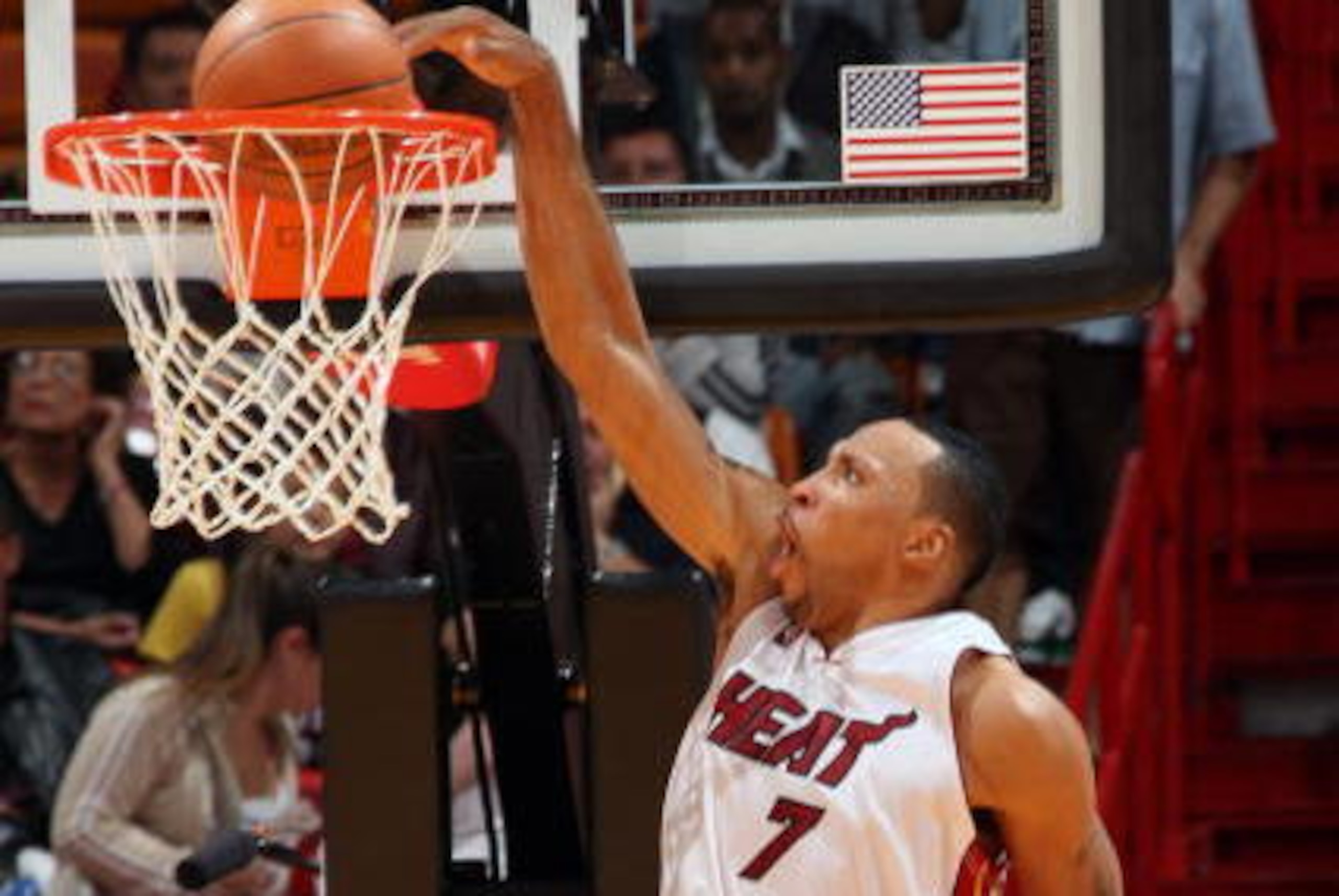 MIAMI - NOVEMBER 19: Shawn Marion #7 of the Miami Heat dunks against the Toronto Raptors at the American Airlines Arena November 19, 2008 in Miami, Florida. NOTE TO USER: User expressly acknowledges and agrees that, by downloading and or using this Photog
