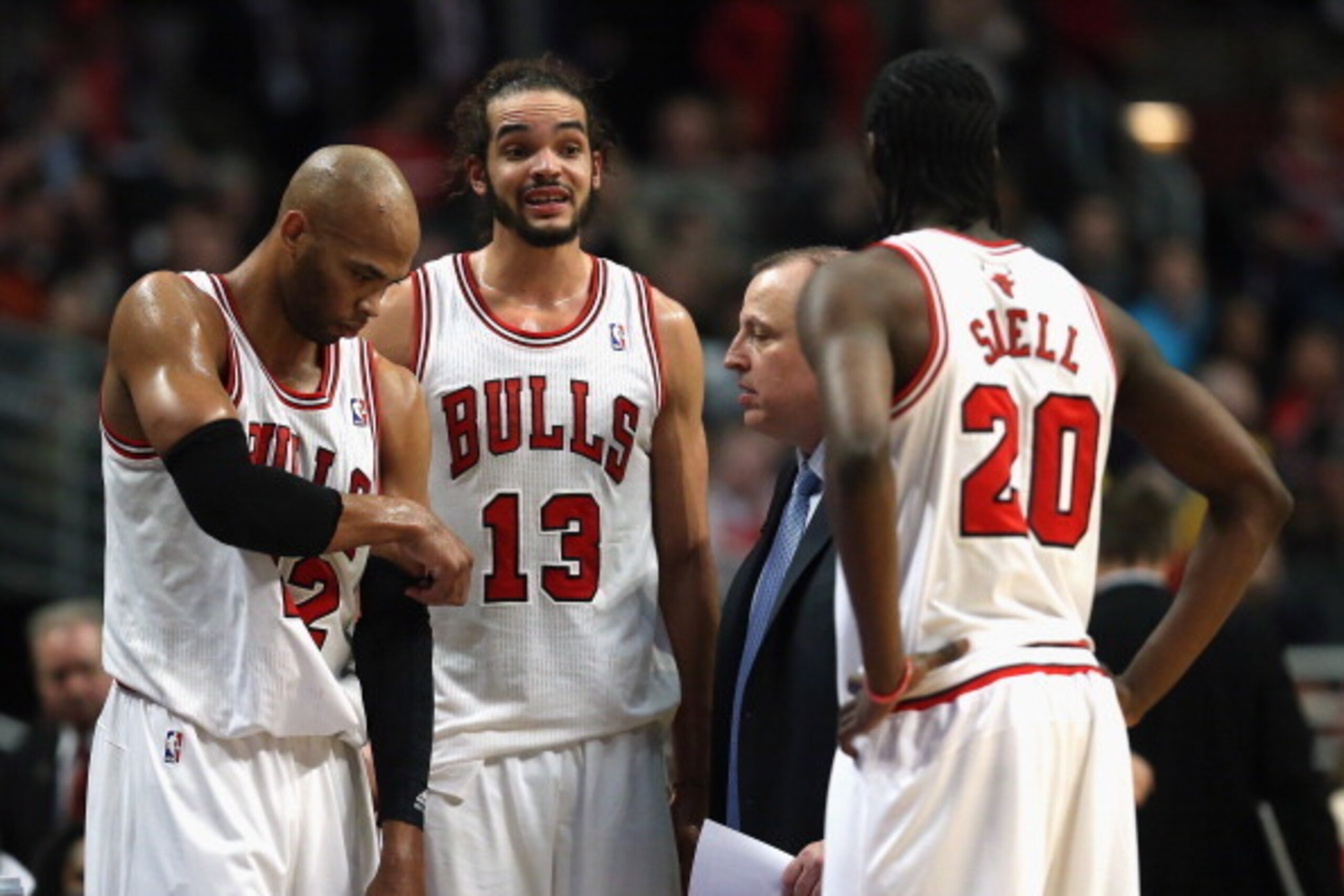 CHICAGO, IL - JANUARY 24: (L-R) Taj Gibson #22, Joakim Noah #13 and Tony Snell #20 of the Chicago Bulls listen to head coach Tom Thibodeau during a time out against the Los Angeles Clippers at the United Center on January 24, 2014 in Chicago, Illinois. Th