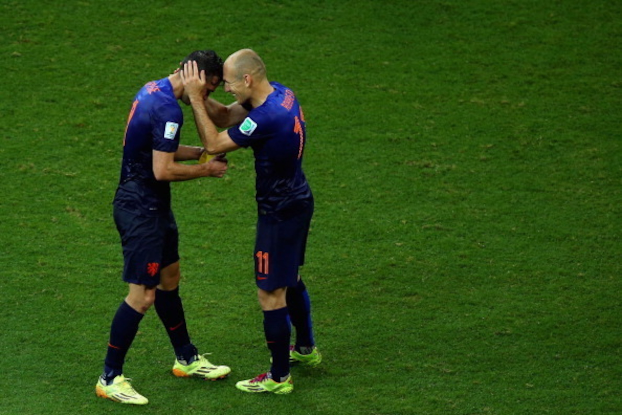 SALVADOR, BRAZIL - JUNE 13:  Robin van Persie of the Netherlands (L) passes off the captain's armband to Arjen Robben as he leaves the game during the 2014 FIFA World Cup Brazil Group B match between Spain and Netherlands at Arena Fonte Nova on June 13, 2