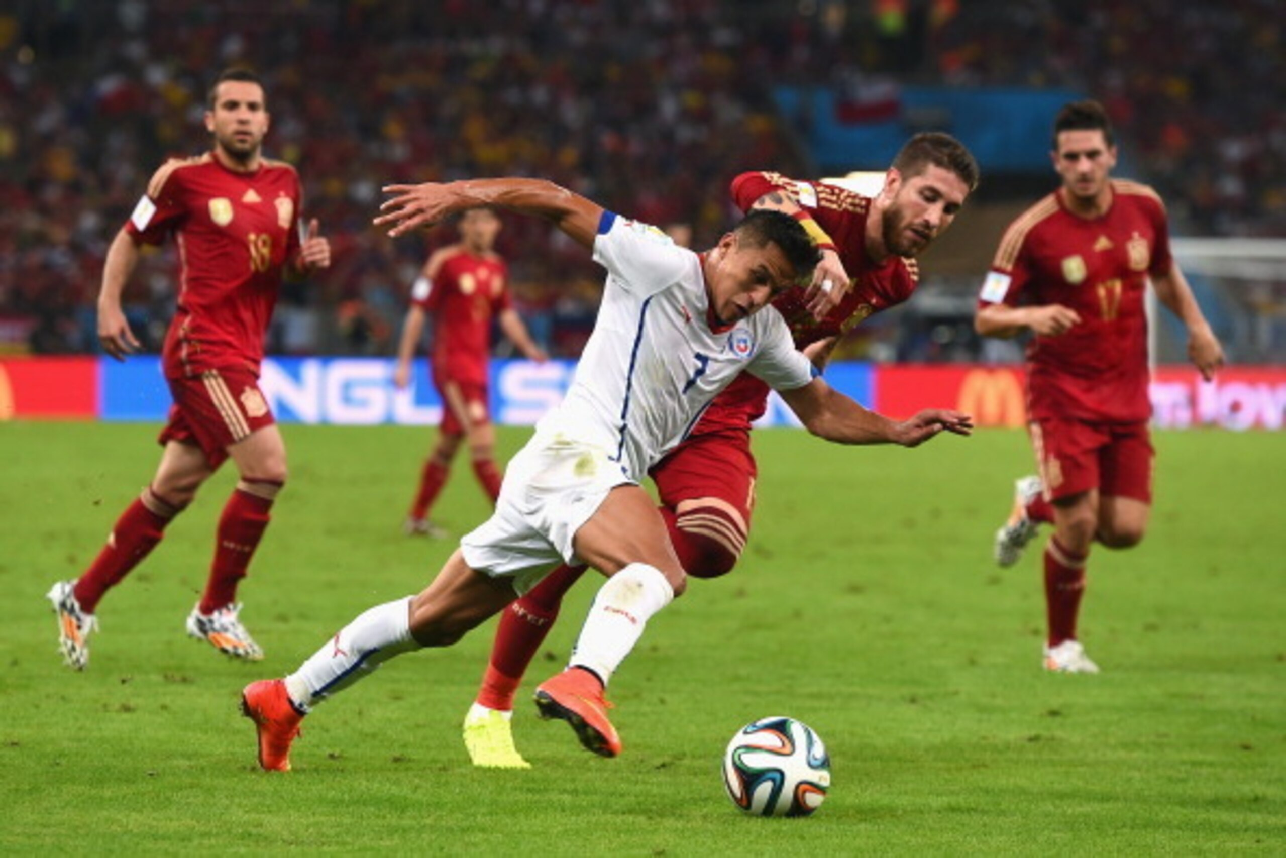 RIO DE JANEIRO, BRAZIL - JUNE 18:  Alexis Sanchez of Chile controls the ball against Sergio Ramos of Spain during the 2014 FIFA World Cup Brazil Group B match between Spain and Chile at Maracana on June 18, 2014 in Rio de Janeiro, Brazil.  (Photo by David