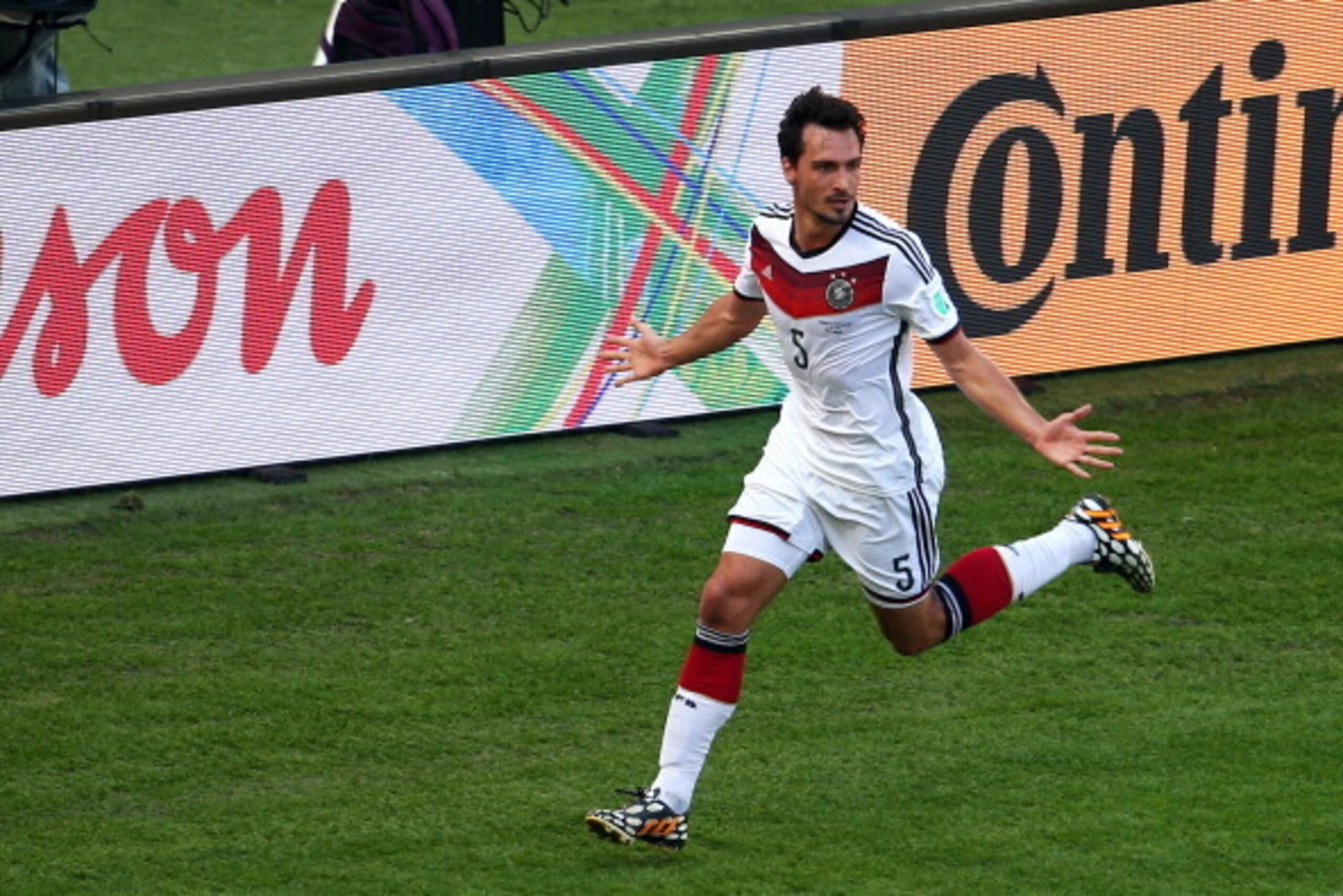 RIO DE JANEIRO, BRAZIL - JULY 04: Mats Hummels of Germany celebrates scoring his team's first goal during the 2014 FIFA World Cup Brazil Quarter Final match between France and Germany at Maracana on July 4, 2014 in Rio de Janeiro, Brazil. (Photo by Cliv RIO DE JANEIRO, BRAZIL - JULY 04: Mats Hummels of Germany celebrates scoring his team's first goal during the 2014 FIFA World Cup Brazil Quarter Final match between France and Germany at Maracana on July 4, 2014 in Rio de Janeiro, Brazil. (Photo by Cliv