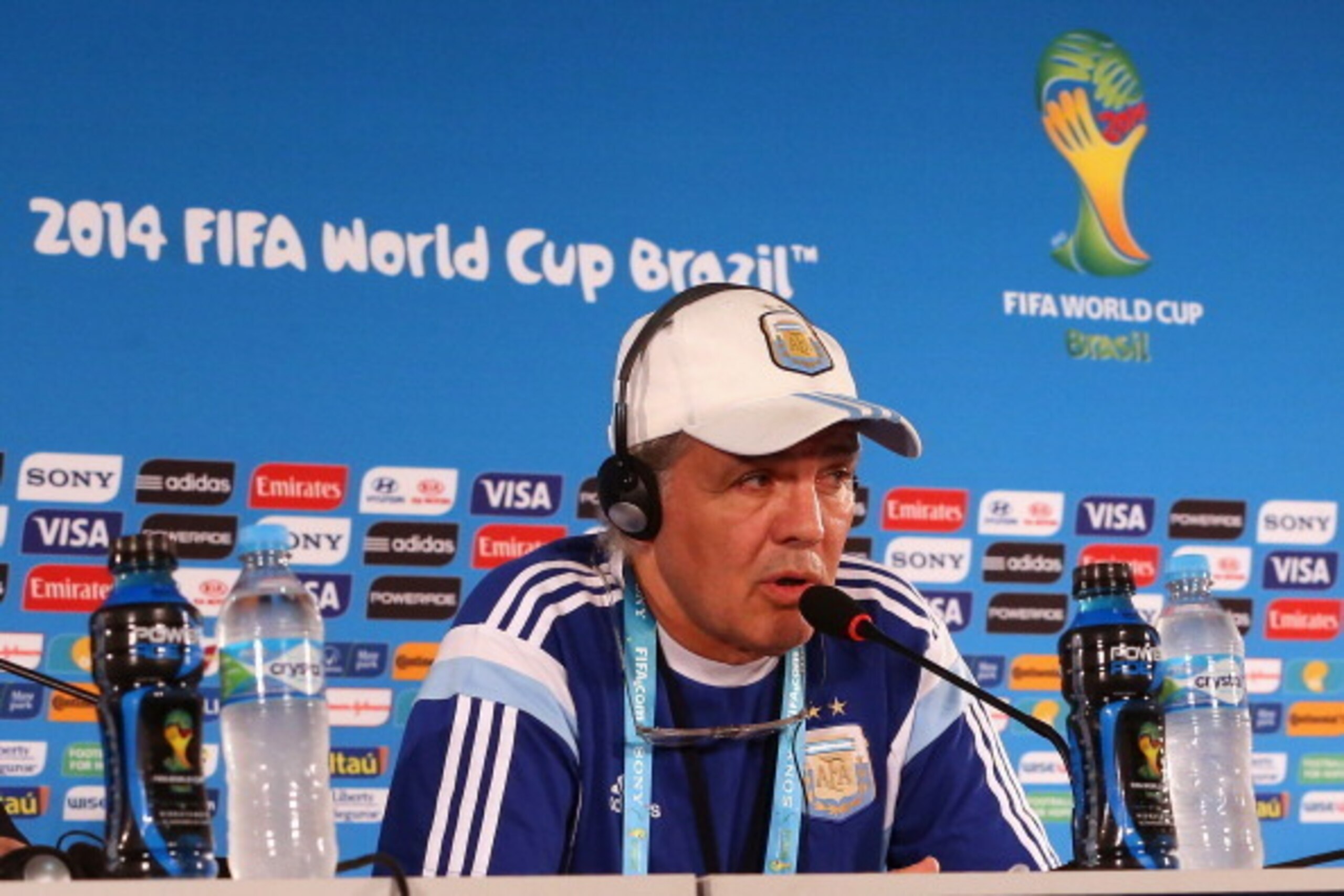 BRASILIA, BRAZIL - JULY 04:  Coach Alejandro Sabella of Argentina speaks with the media during a press conference at Estadio Nacional on July 4, 2014 in Brasilia, Brazil.  (Photo by Ronald Martinez/Getty Images)