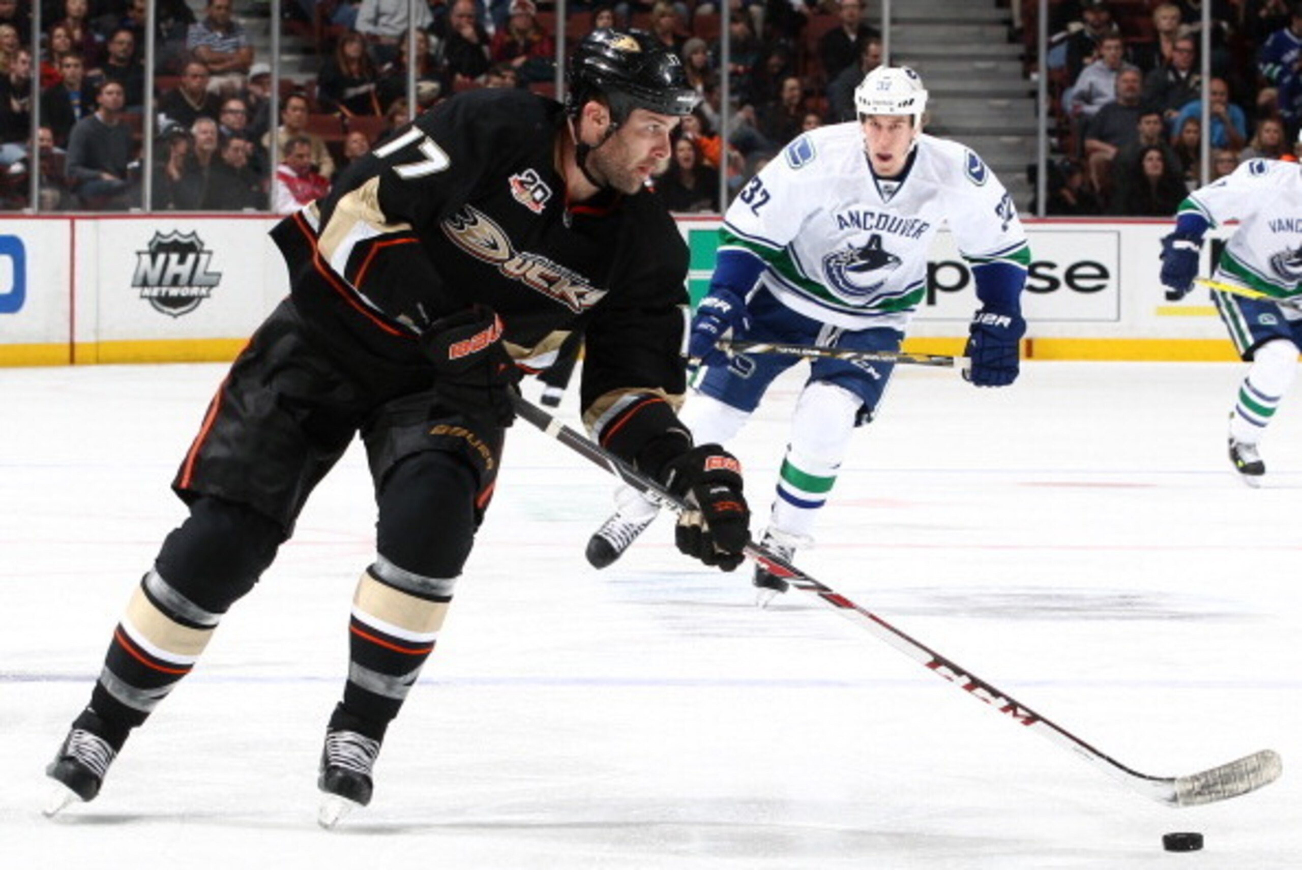 ANAHEIM, CA - JANUARY 5:  Dustin Penner #17 of the Anaheim Ducks handles the puck during the game against the Vancouver Canucks on January 5, 2014 at Honda Center in Anaheim, California. (Photo by Debora Robinson/NHLI via Getty Images)