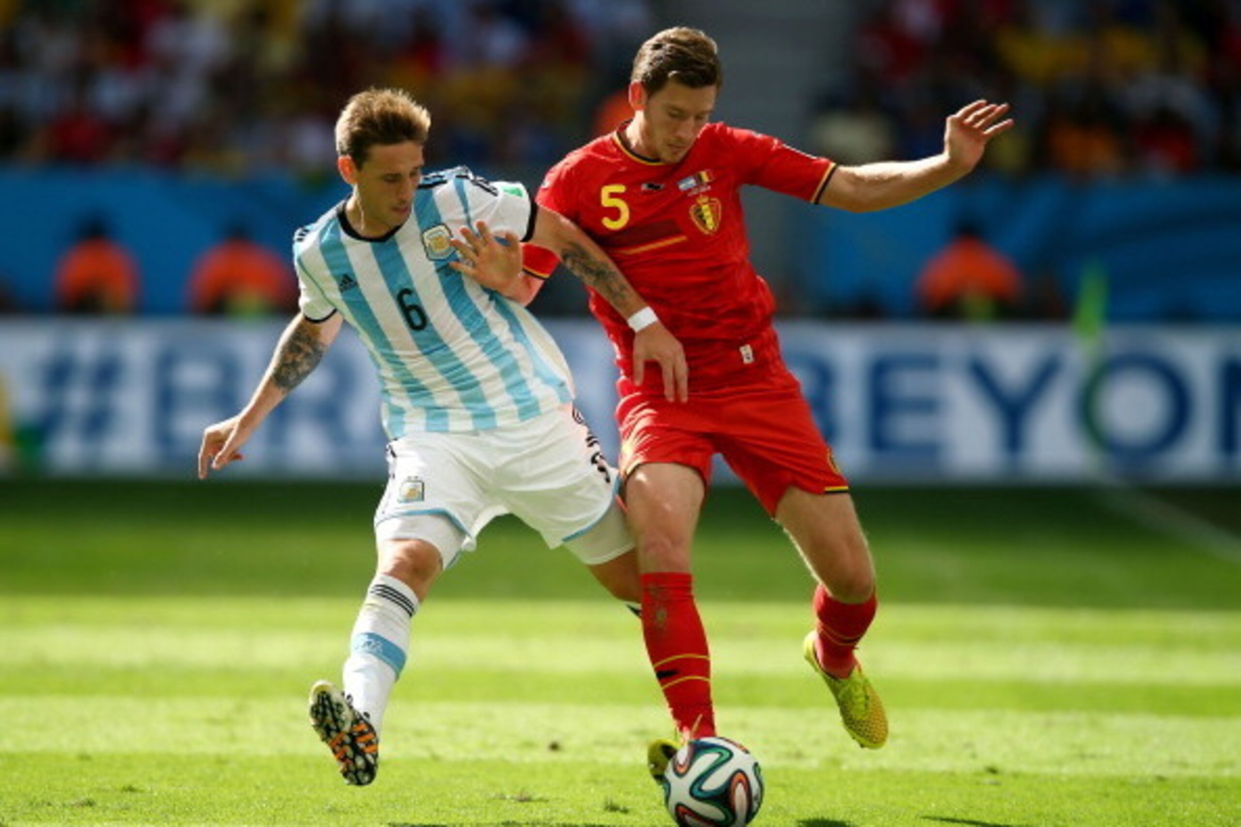 BRASILIA, BRAZIL - JULY 05:  Lucas Biglia of Argentina and Jan Vertonghen of Belgium compete for the ball during the 2014 FIFA World Cup Brazil Quarter Final match between Argentina and Belgium at Estadio Nacional on July 5, 2014 in Brasilia, Brazil.  (Ph