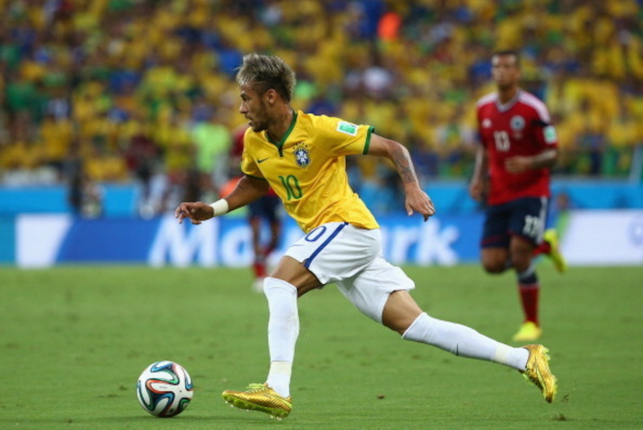 FORTALEZA, BRAZIL - JULY 04: Neymar of Brazil controls the ball during the 2014 FIFA World Cup Brazil Quarter Final match between Brazil and Colombia at Castelao on July 4, 2014 in Fortaleza, Brazil.  (Photo by Robert Cianflone/Getty Images)