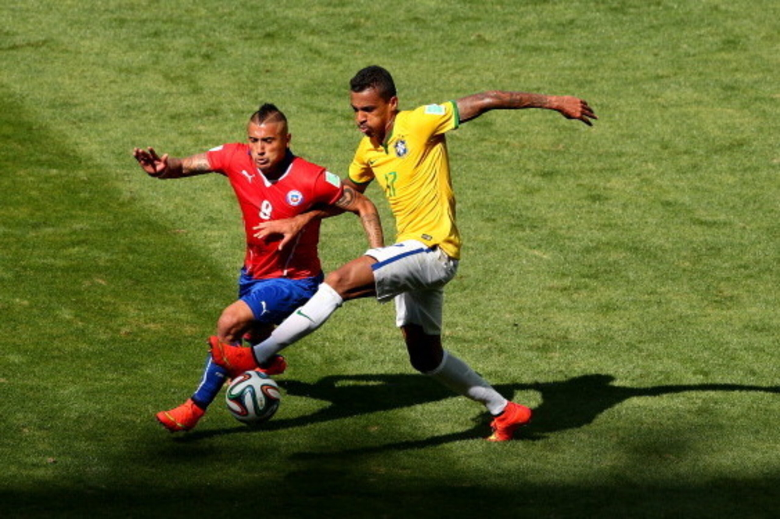 BELO HORIZONTE, BRAZIL - JUNE 28:  Arturo Vidal of Chile and Luiz Gustavo of Brazil compete for the ball during the 2014 FIFA World Cup Brazil round of 16 match between Brazil and Chile at Estadio Mineirao on June 28, 2014 in Belo Horizonte, Brazil.  (Pho